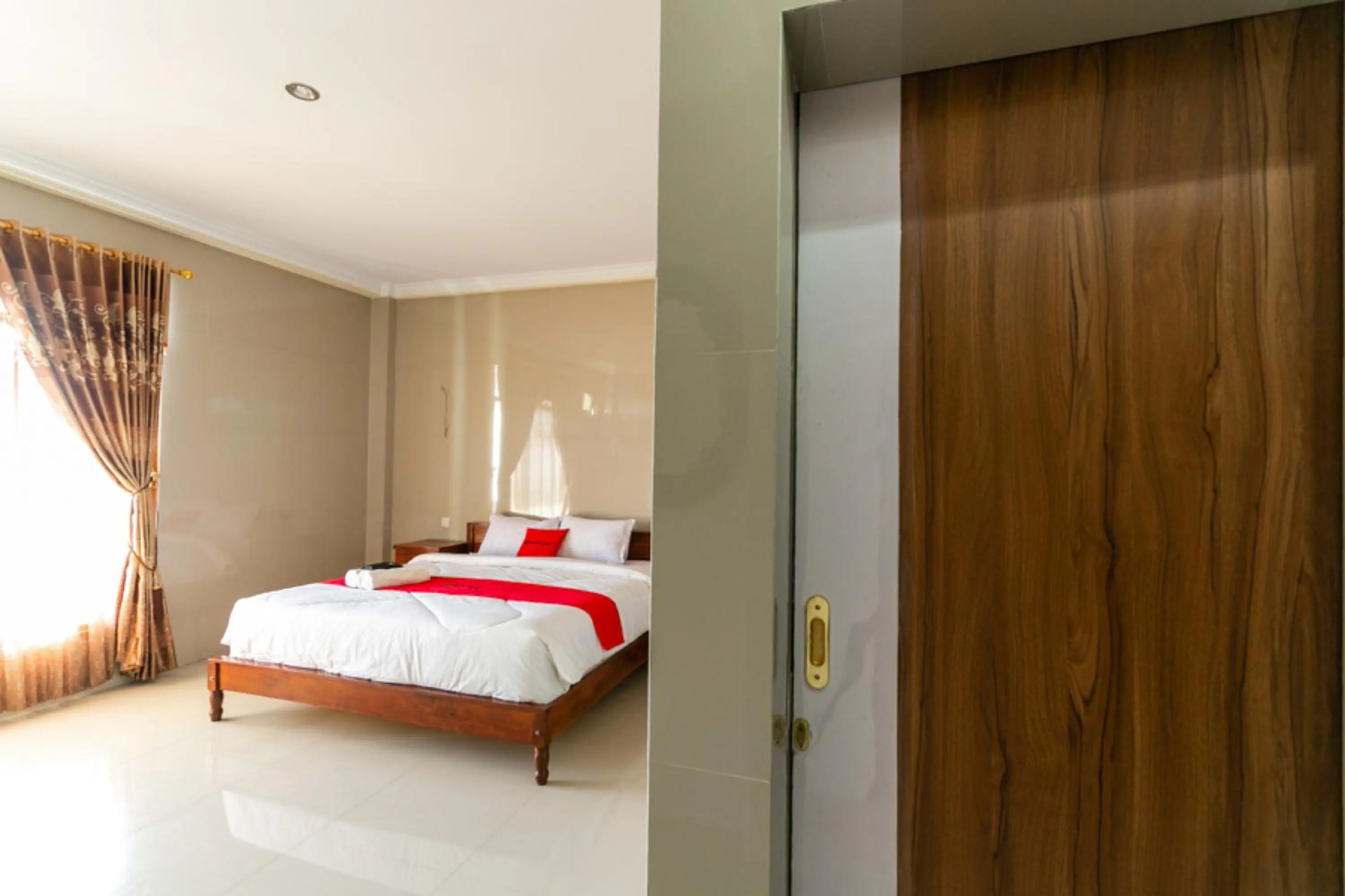 Bedroom, Bed in RedDoorz near Parangtritis Beach