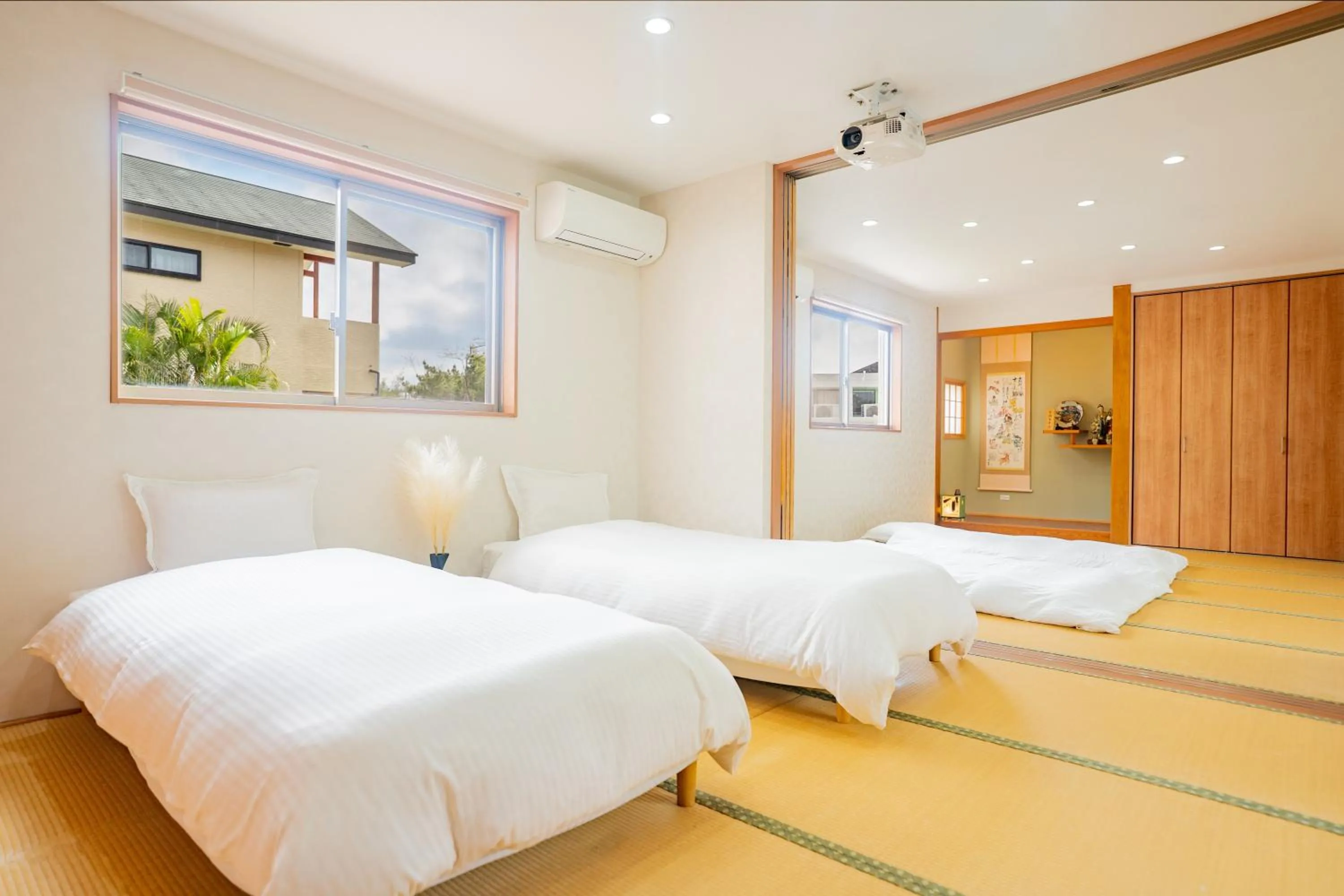 Bed in Yamagata Ryukyu Hatago Onnason with pool