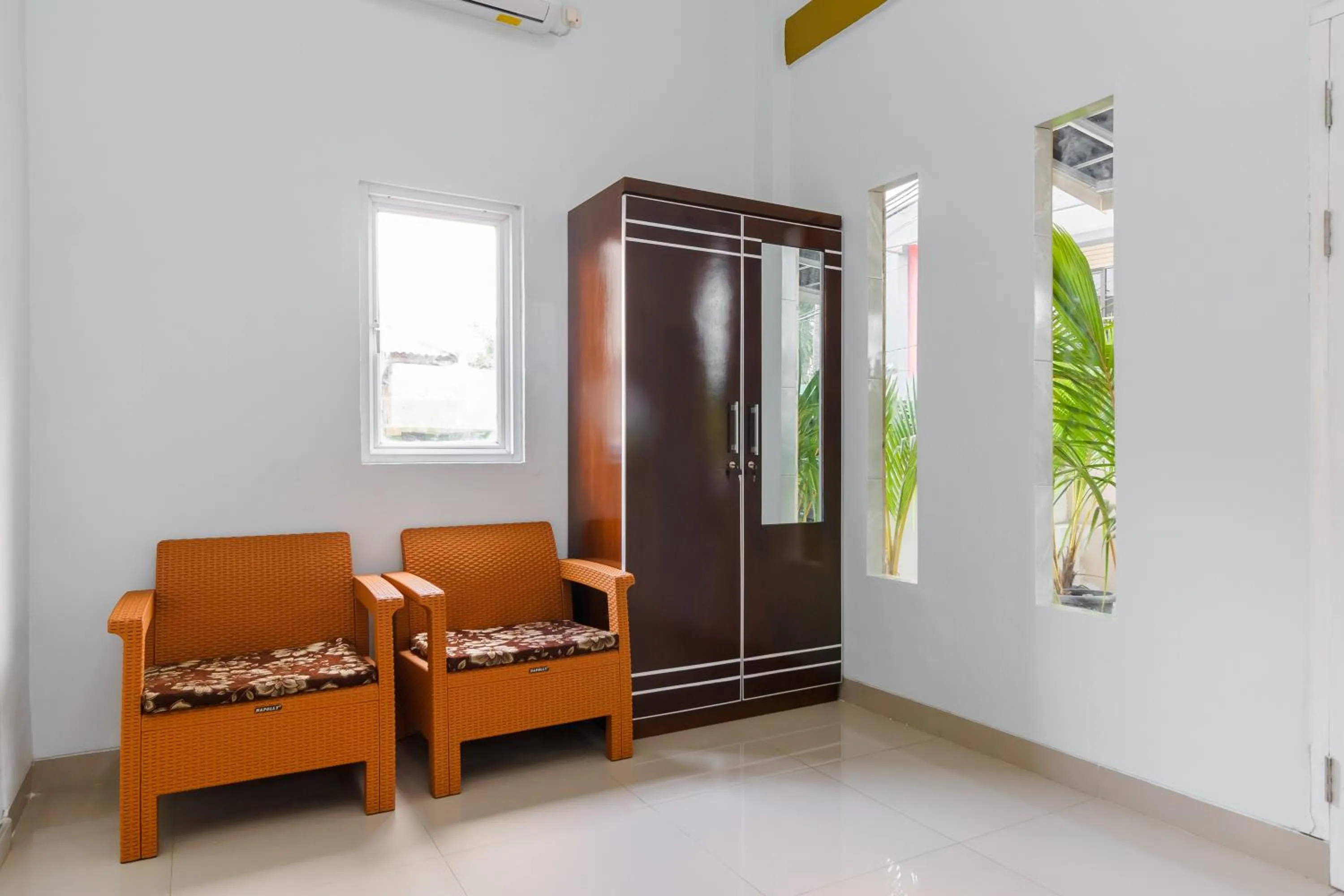 Seating area in RedDoorz Syariah near Simpang Sekip Palembang