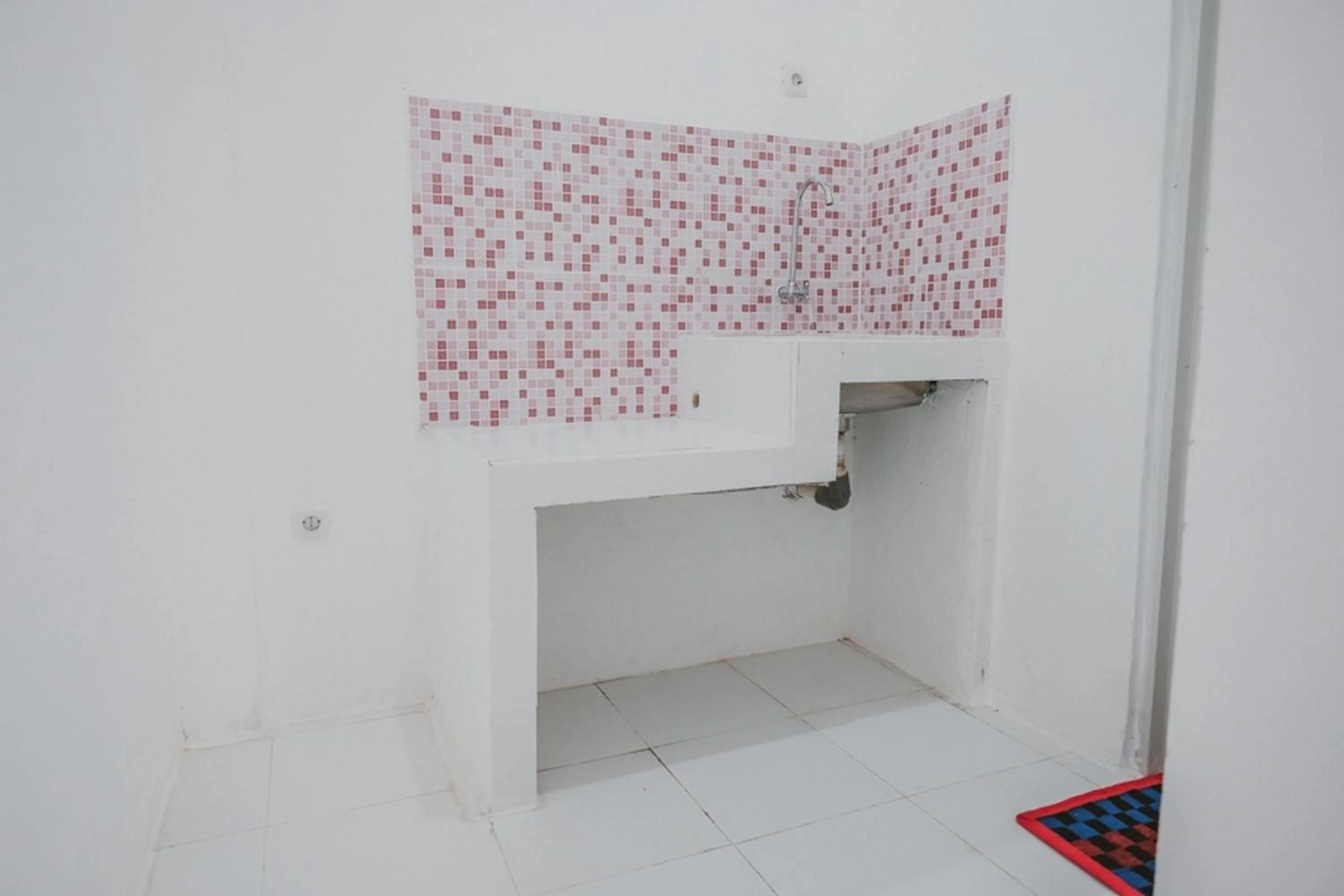 Bathroom in RedDoorz near Gatot Subroto Lampung 2