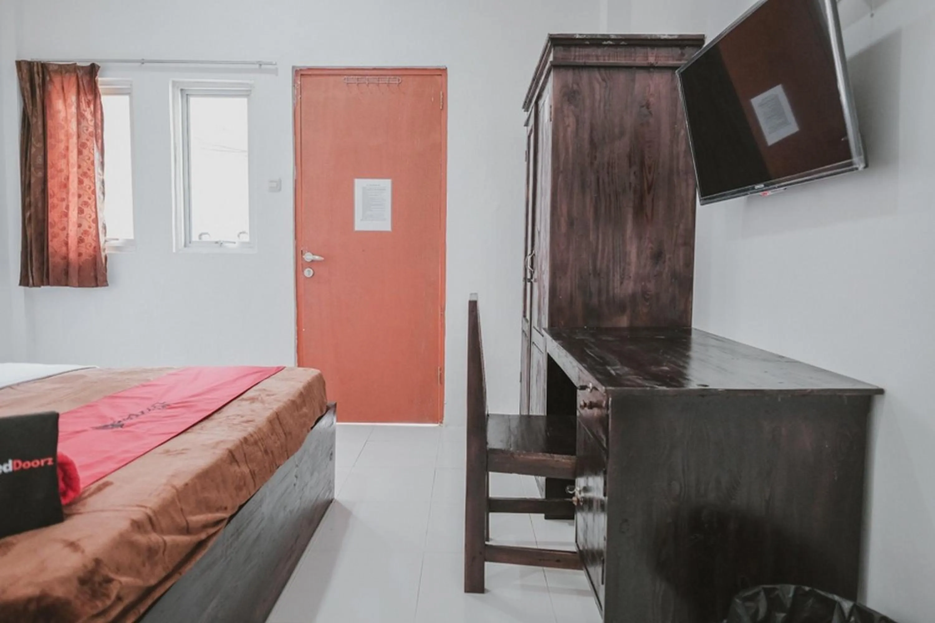 Bedroom in RedDoorz near Gatot Subroto Lampung 2