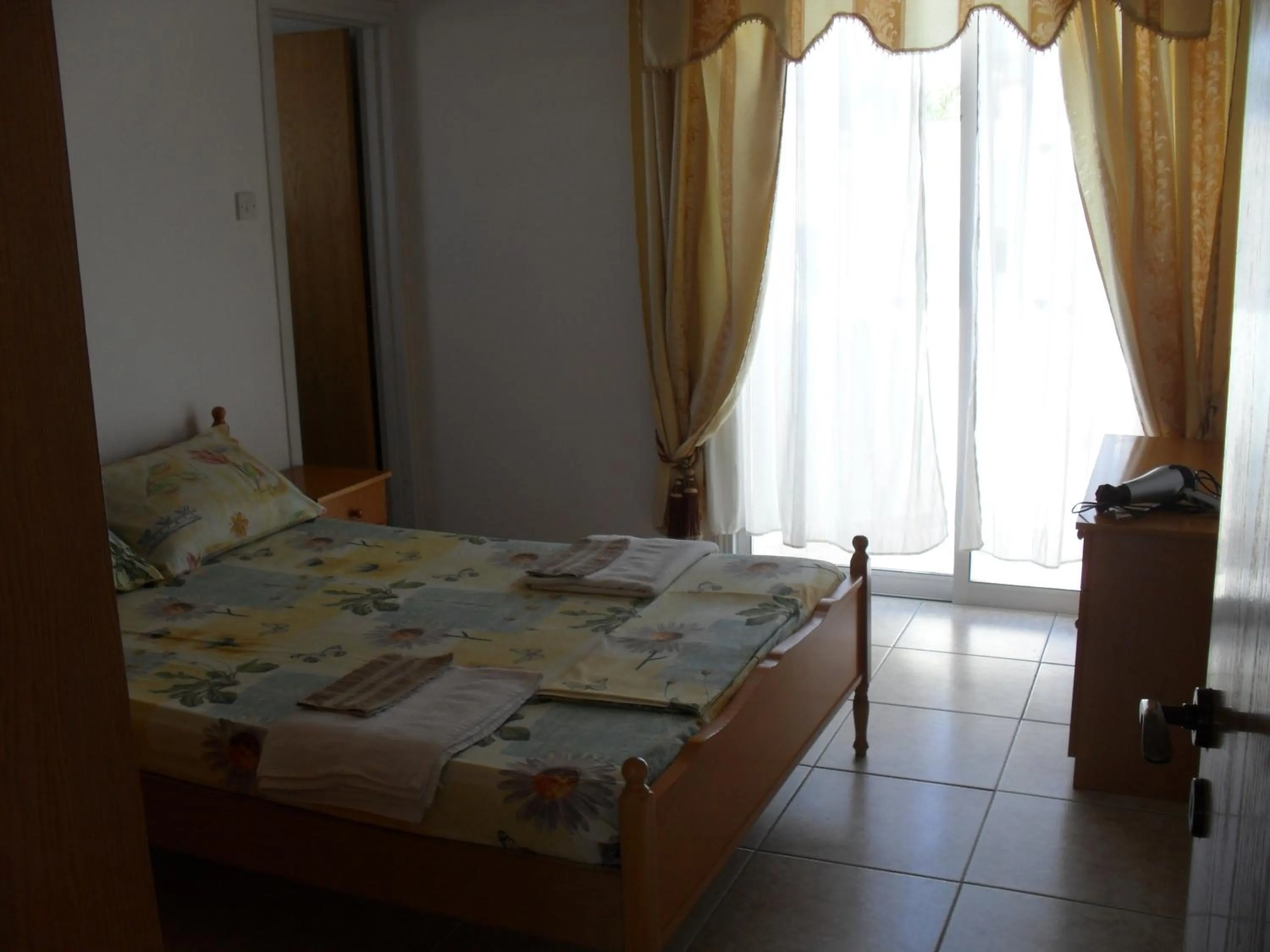 Day, Bed in Villa Theodora