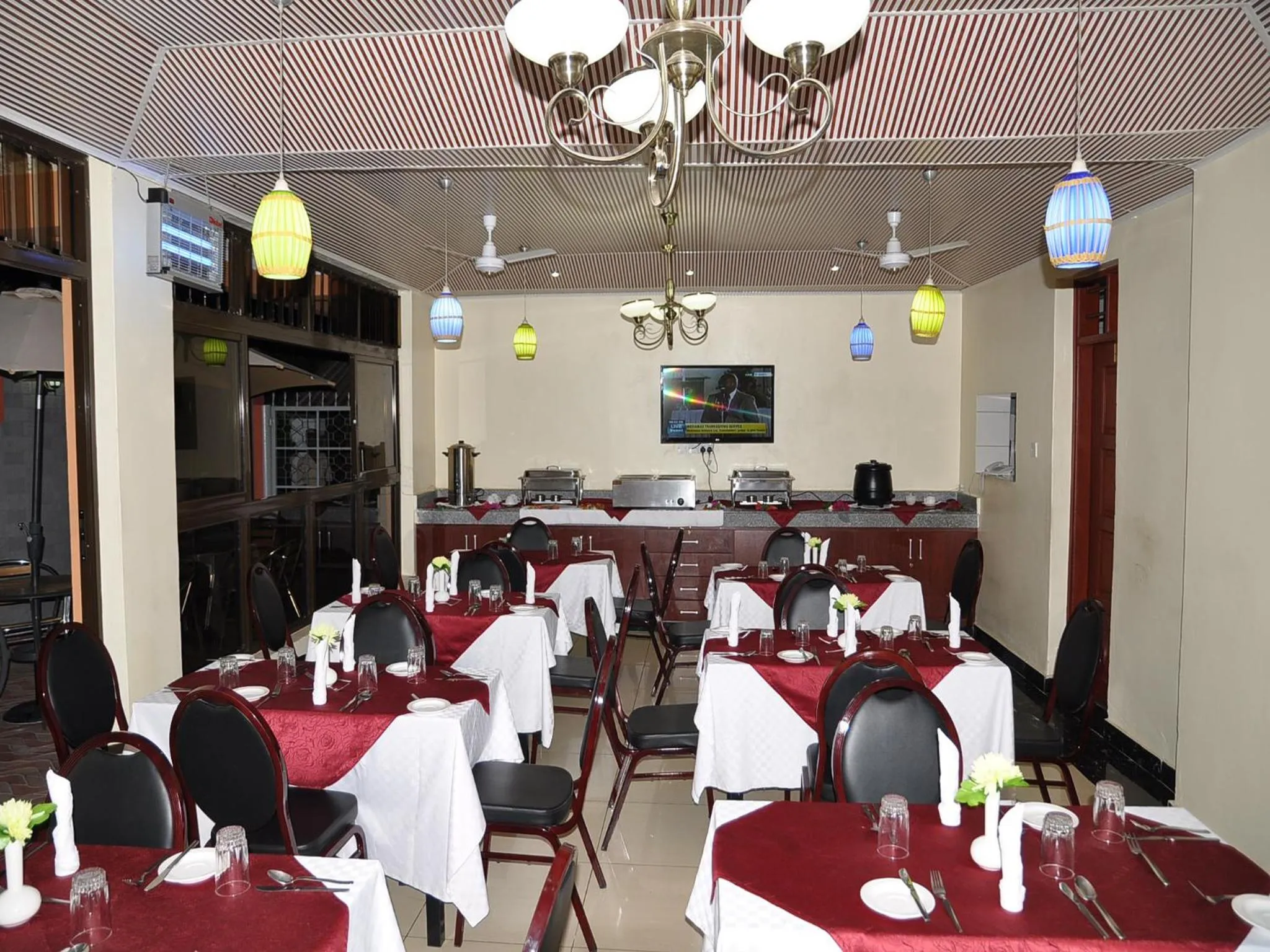 Restaurant/places to eat in Monalisa Hotel