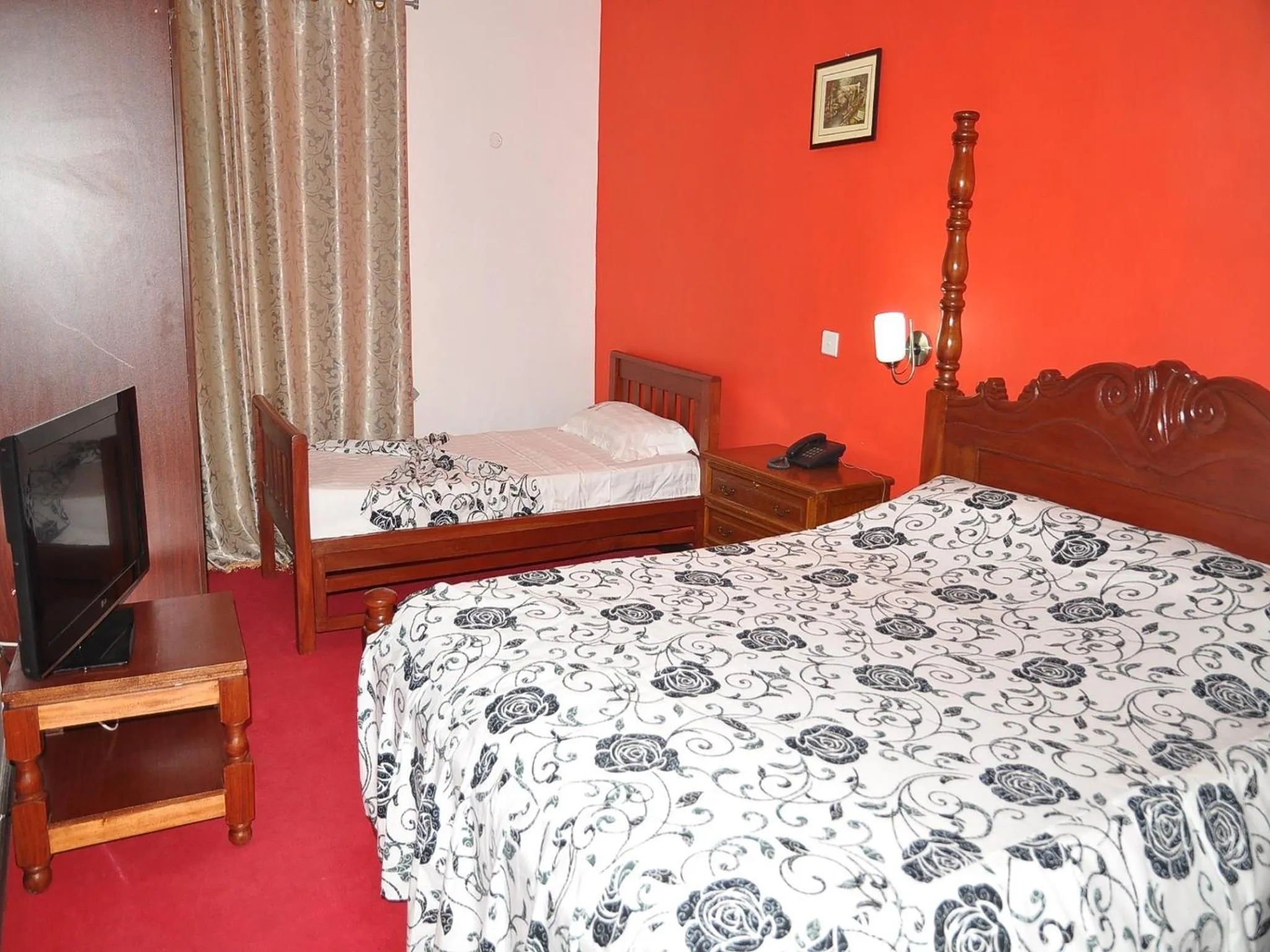 Photo of the whole room, Bed in Monalisa Hotel