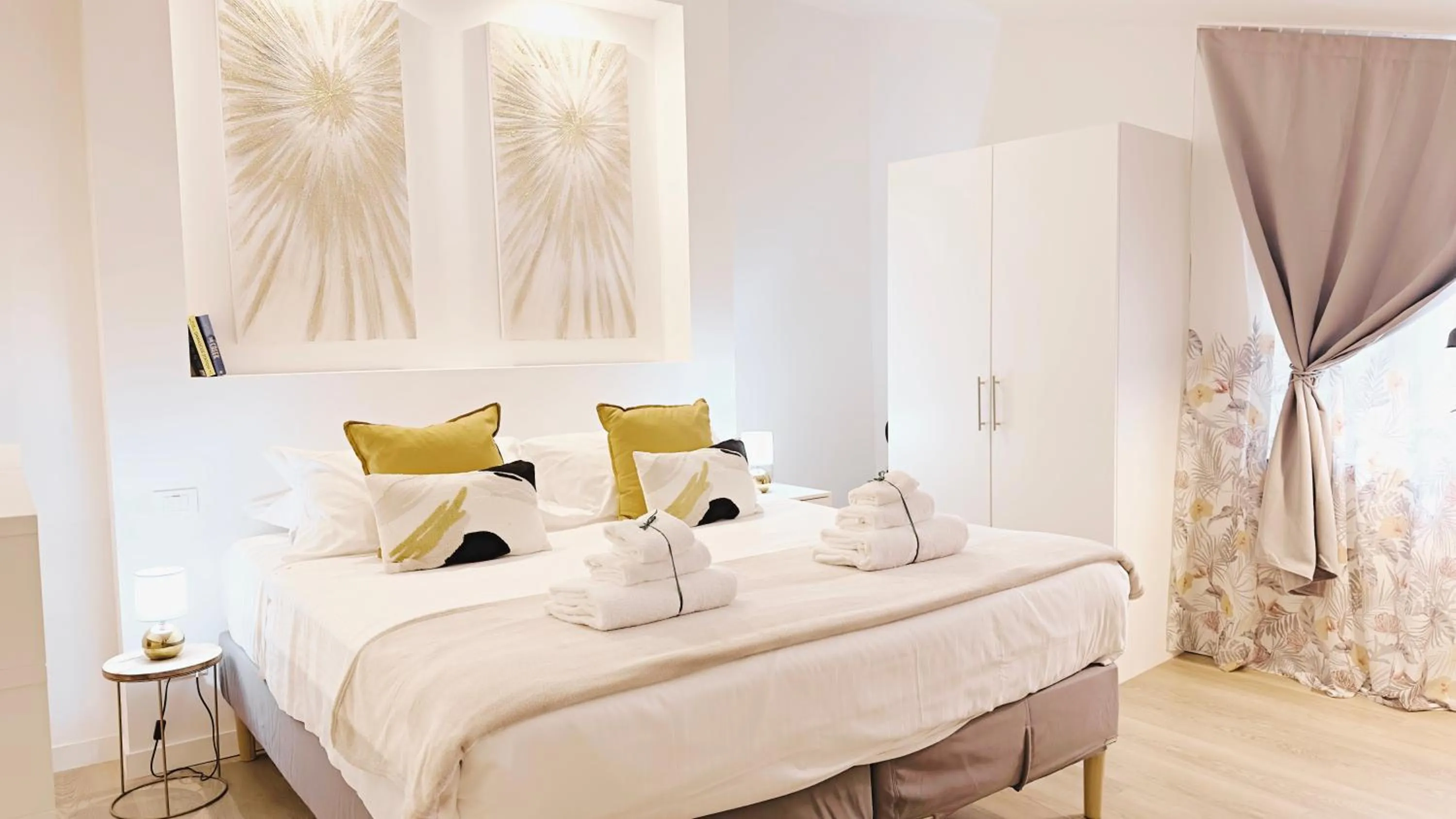 Bedroom, Bed in Truly Verona