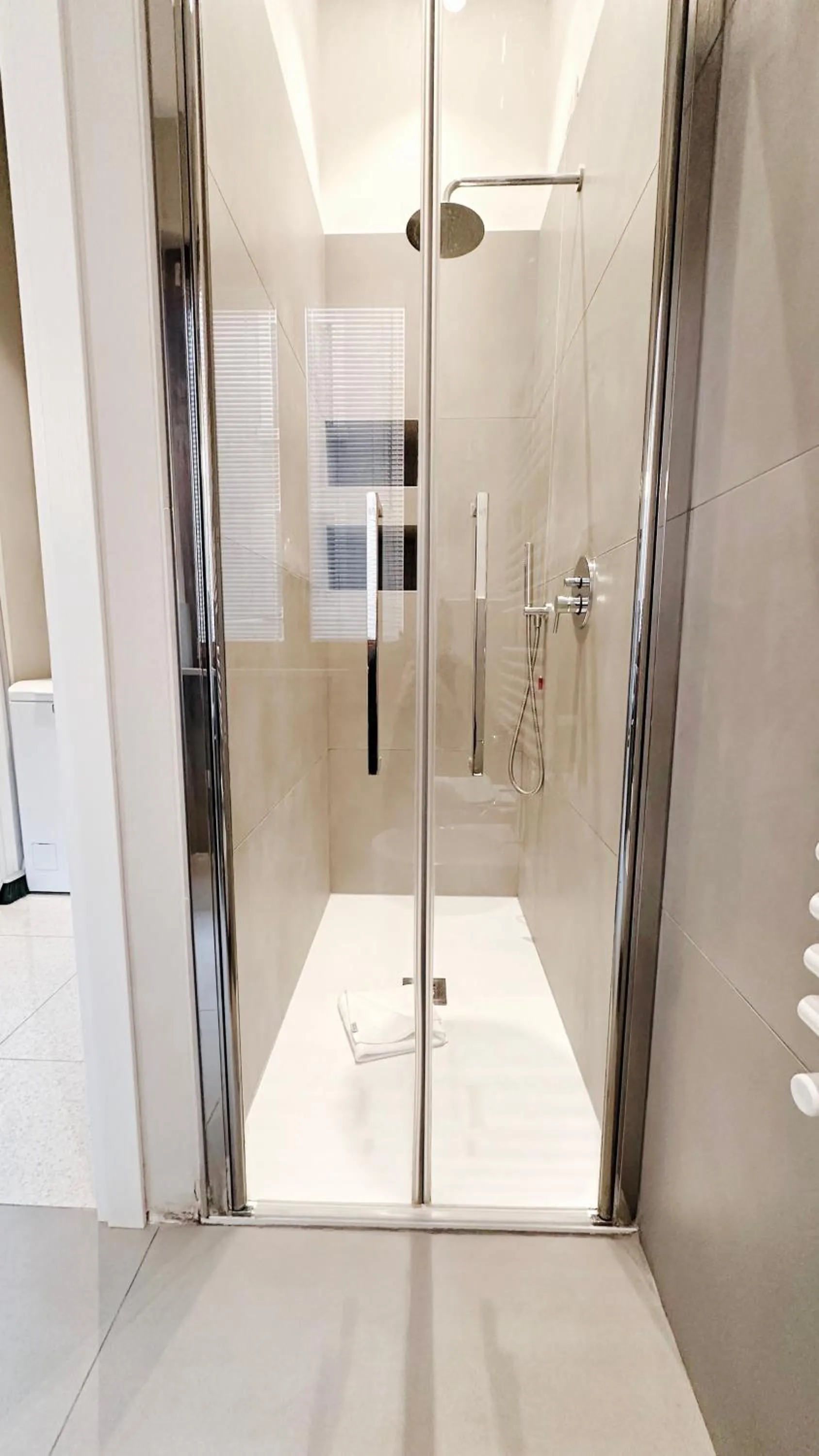 Shower in Truly Verona