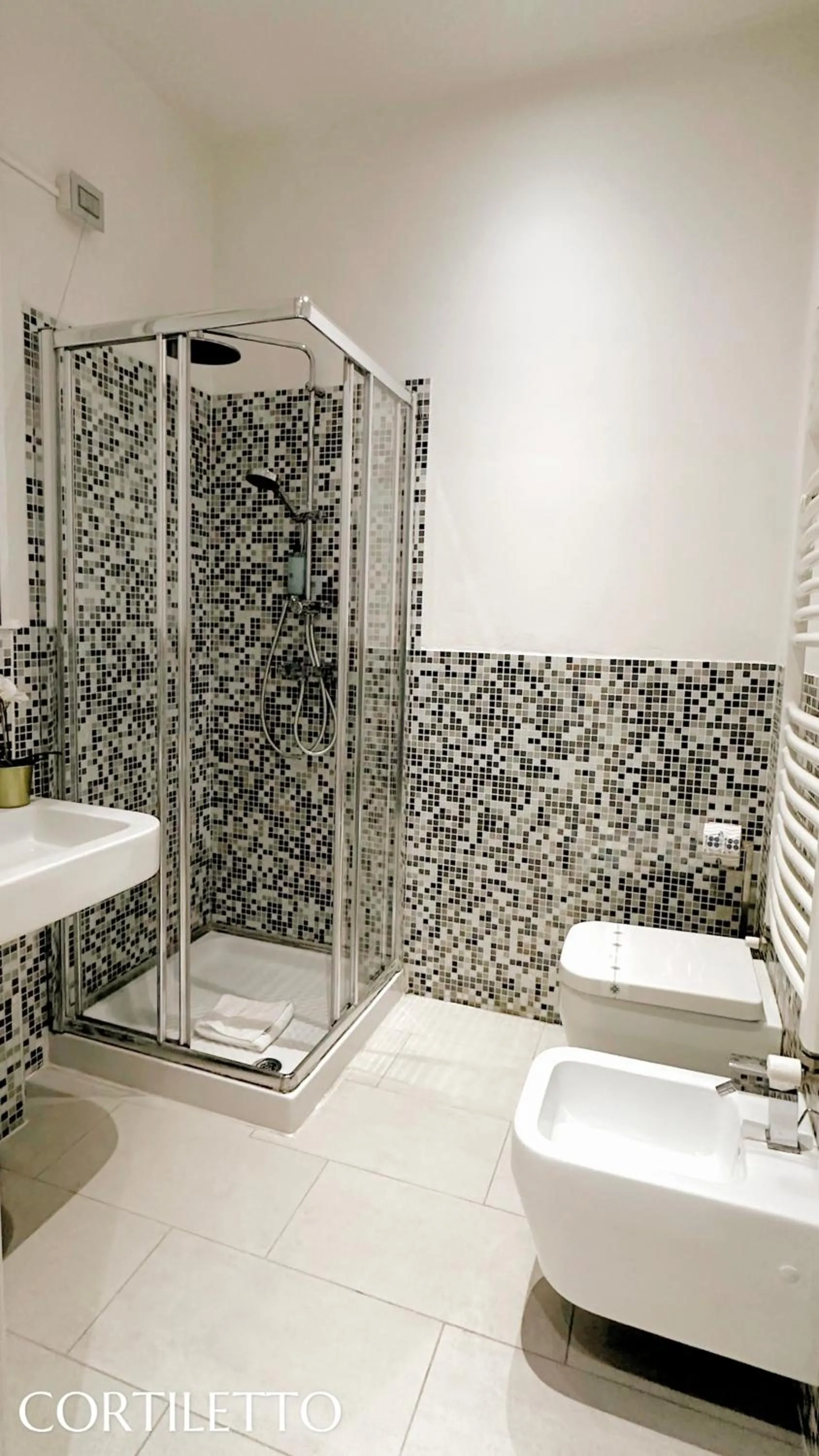 Shower in Truly Verona