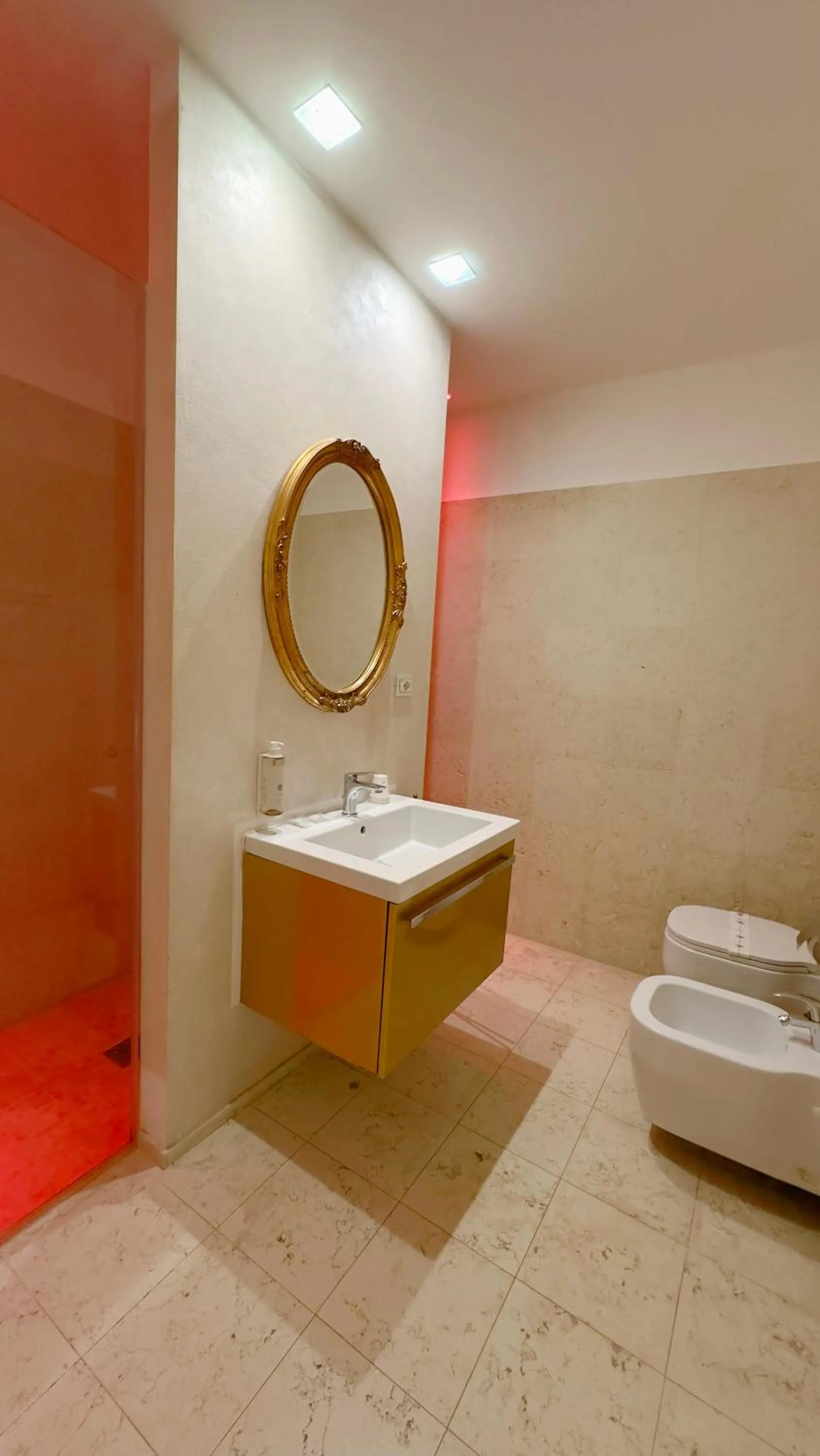 Toilet in Truly Verona