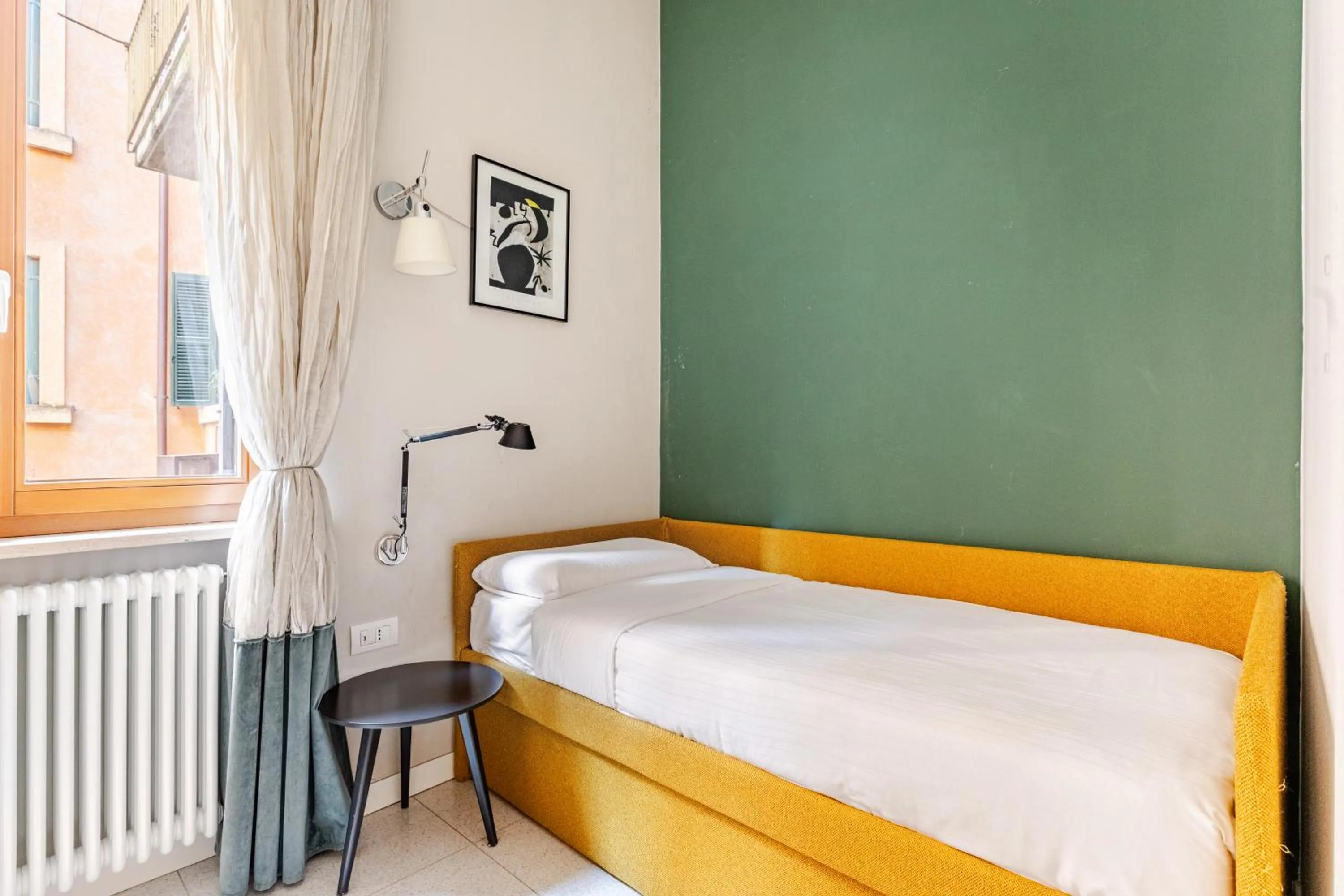 Bedroom, Bed in Truly Verona