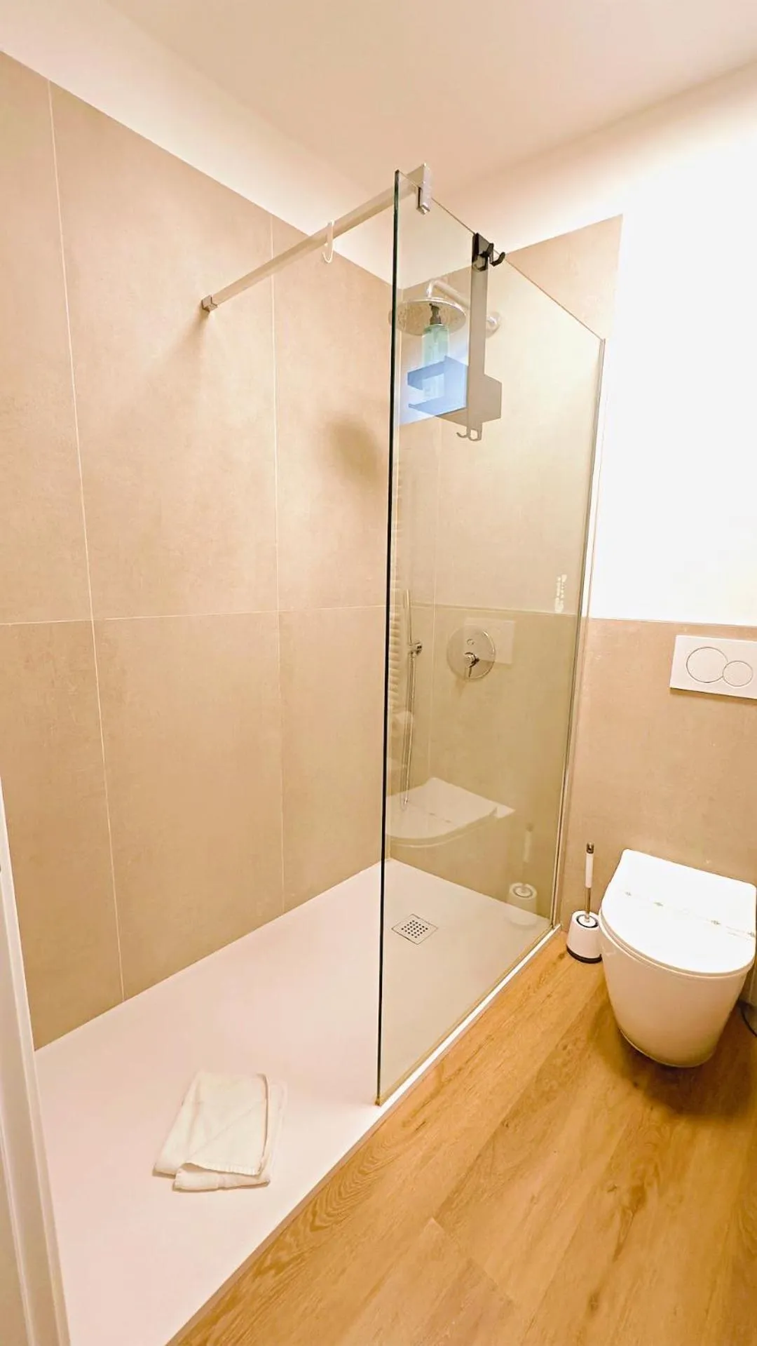 Shower in Truly Verona