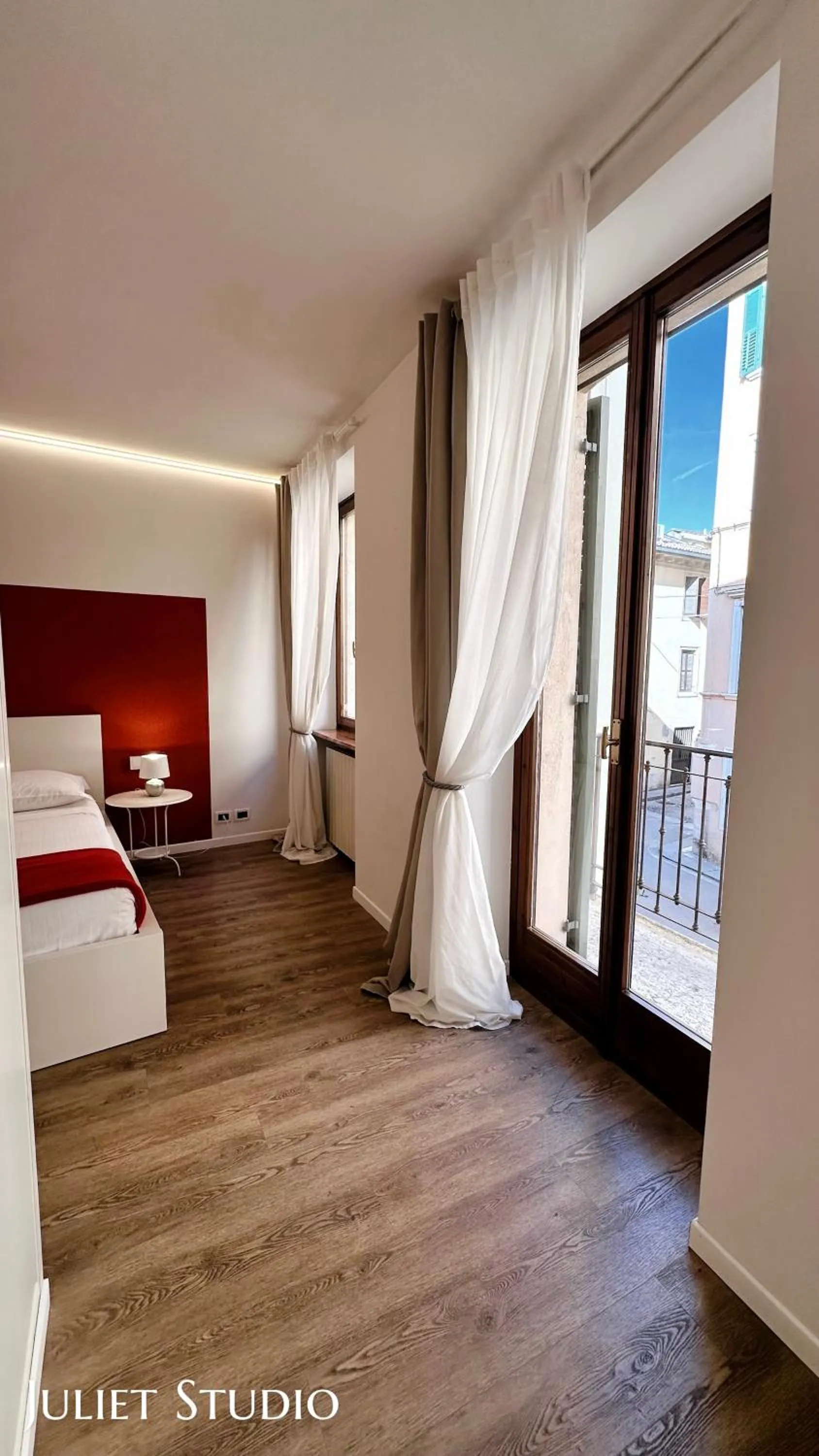 Photo of the whole room, Bed in Truly Verona