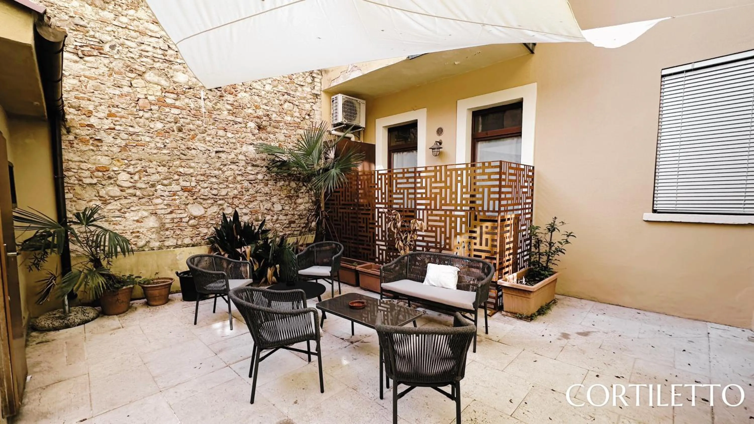 Patio in Truly Verona