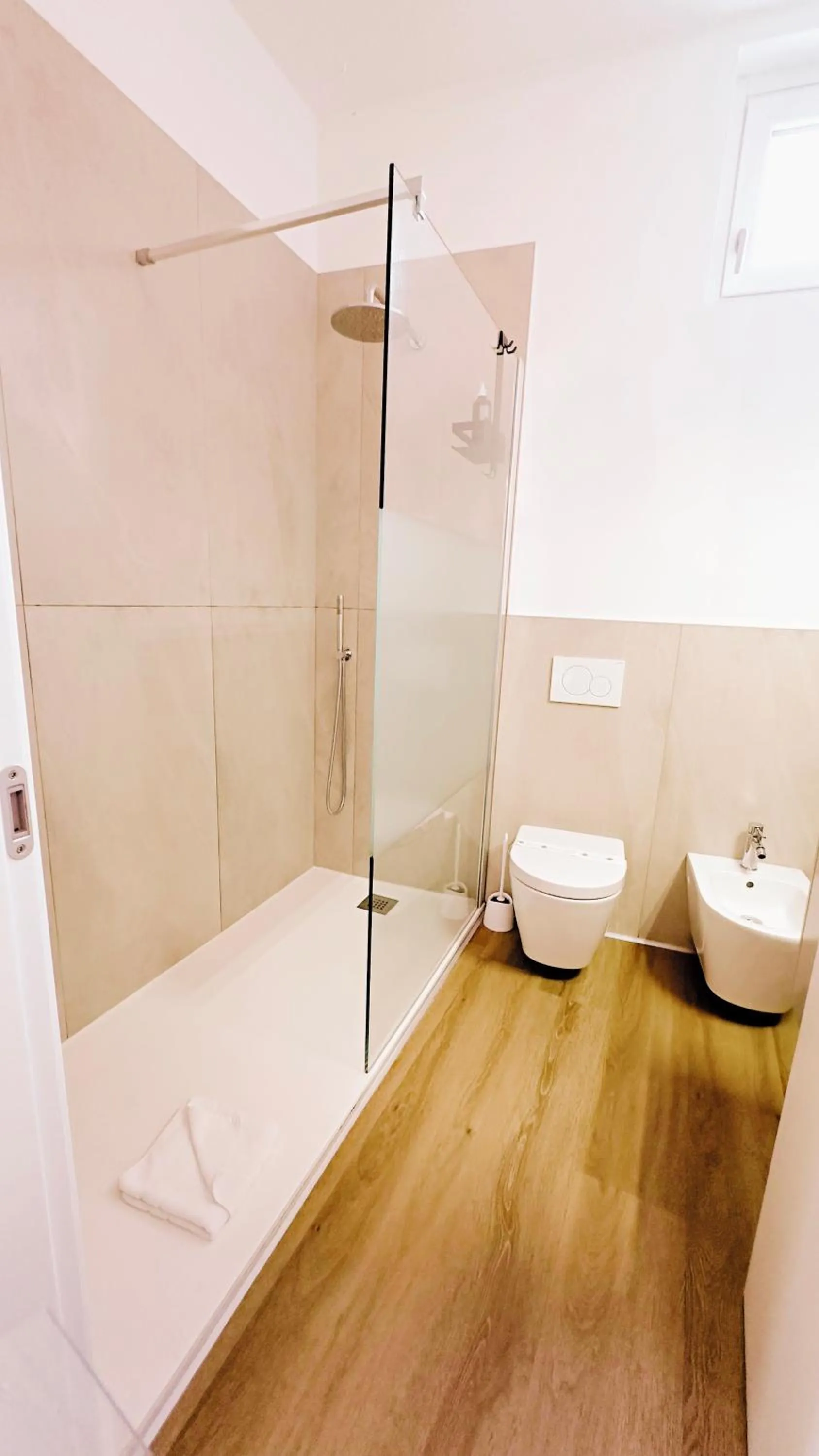 Shower in Truly Verona