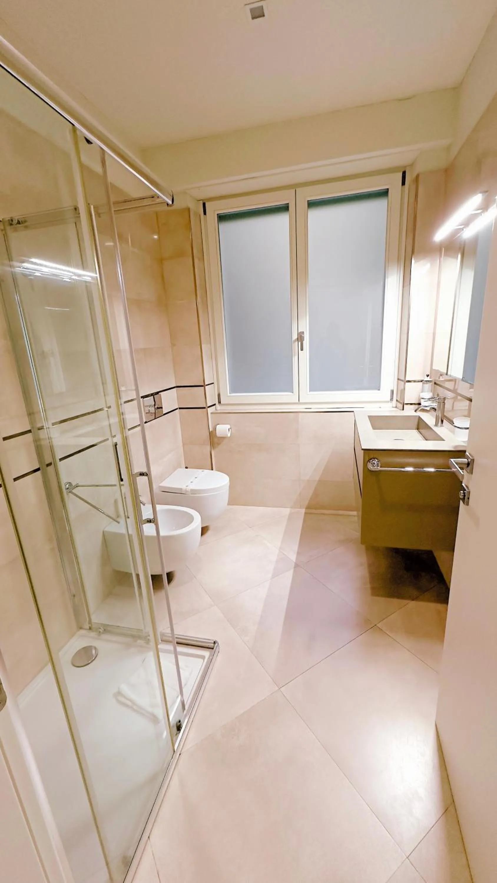 Shower in Truly Verona