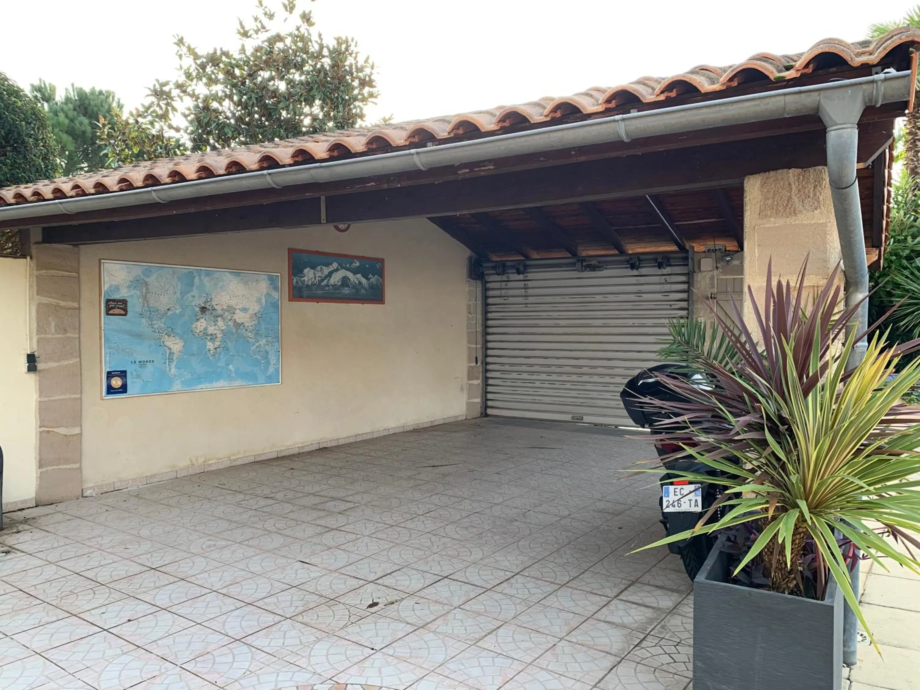Parking in Villa Escandia