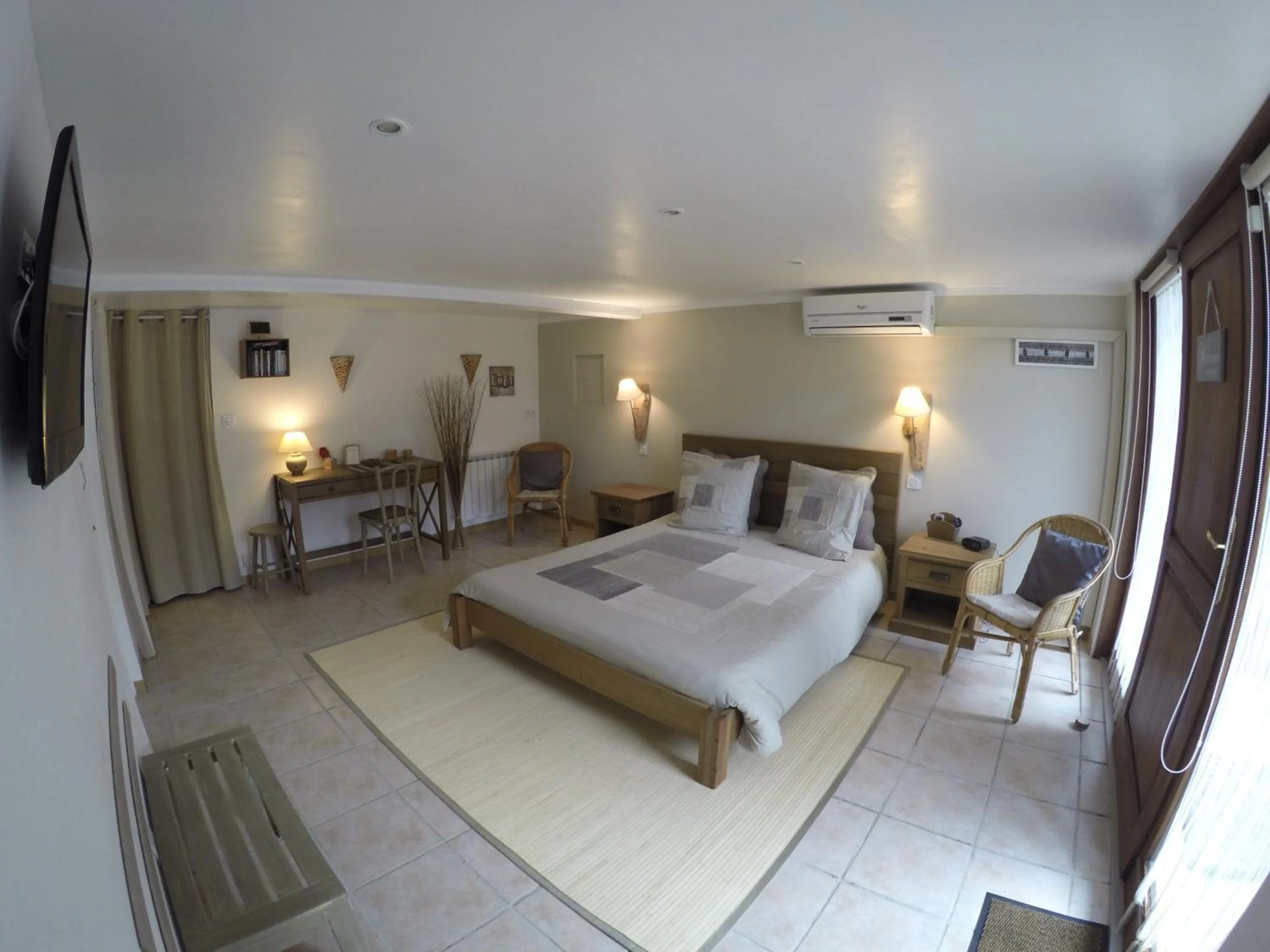 Photo of the whole room, Bed in Villa Escandia