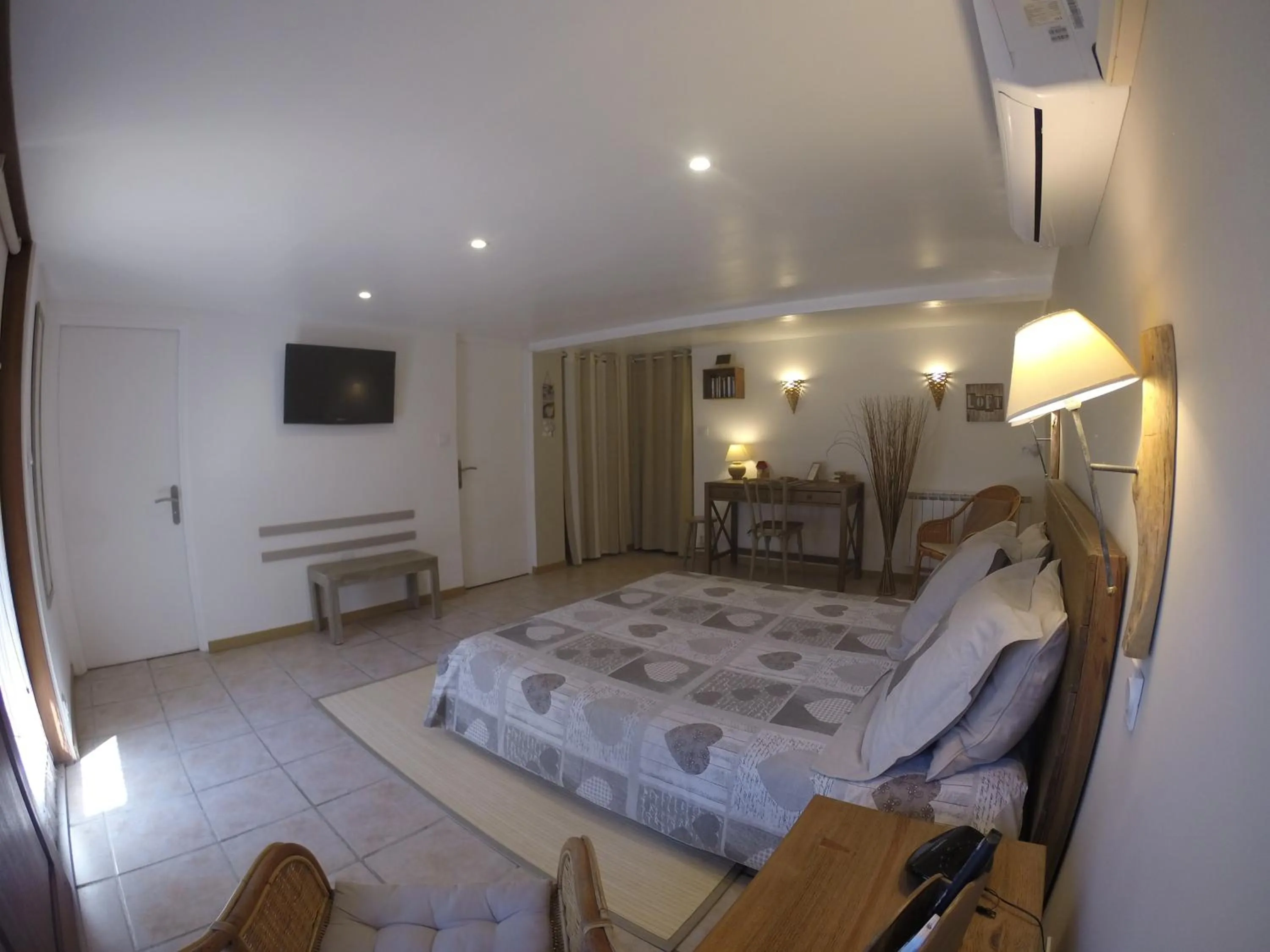 Photo of the whole room, Bed in Villa Escandia