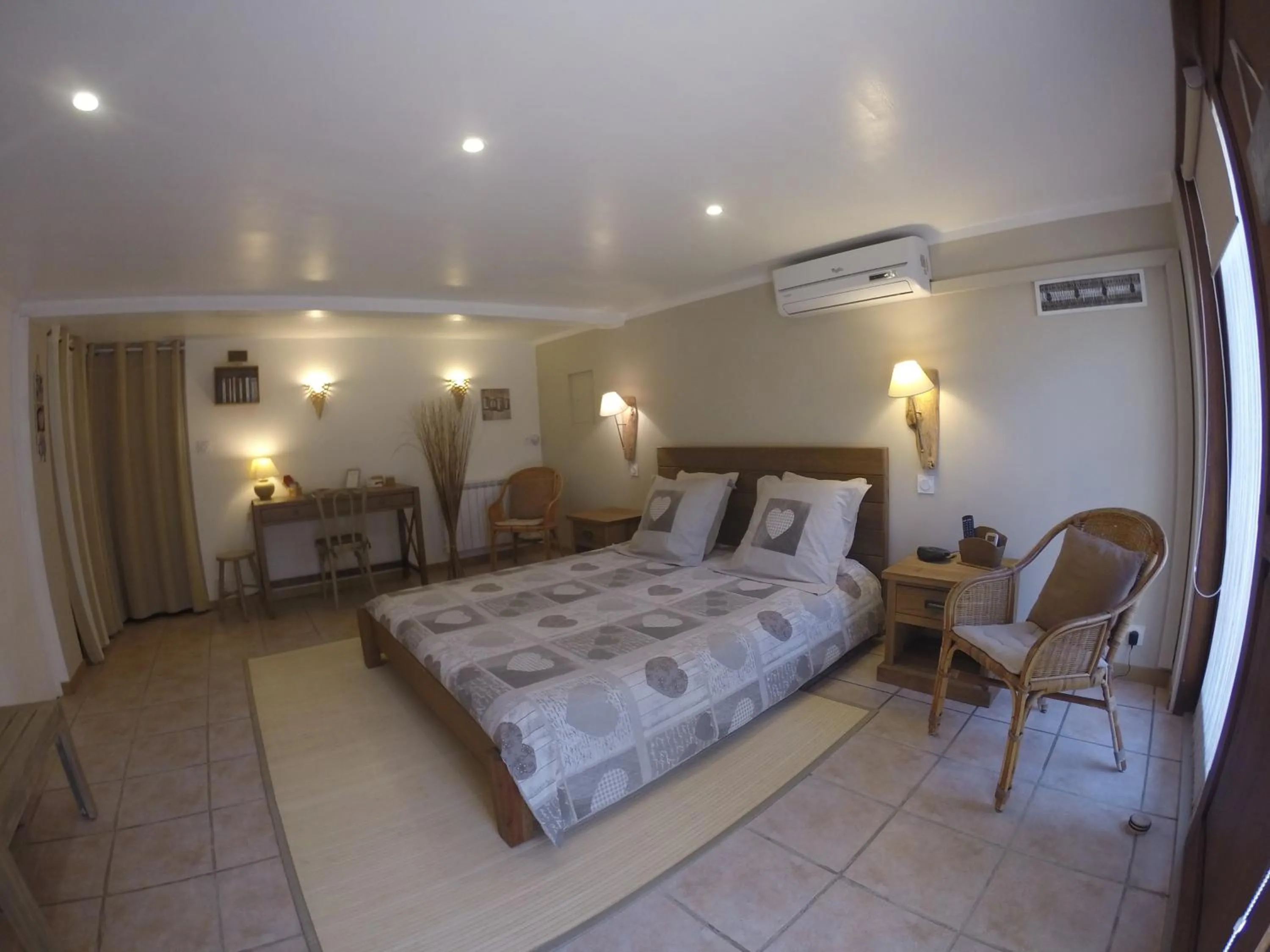 Photo of the whole room, Bed in Villa Escandia