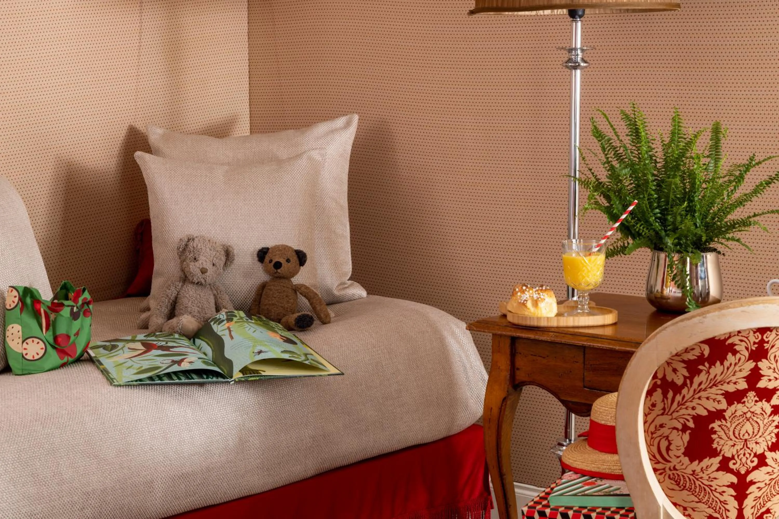 children, Bed in Hotel De Seine