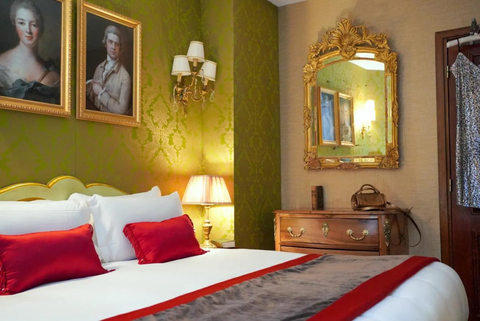 Photo of the whole room, Bed in Hotel De Seine