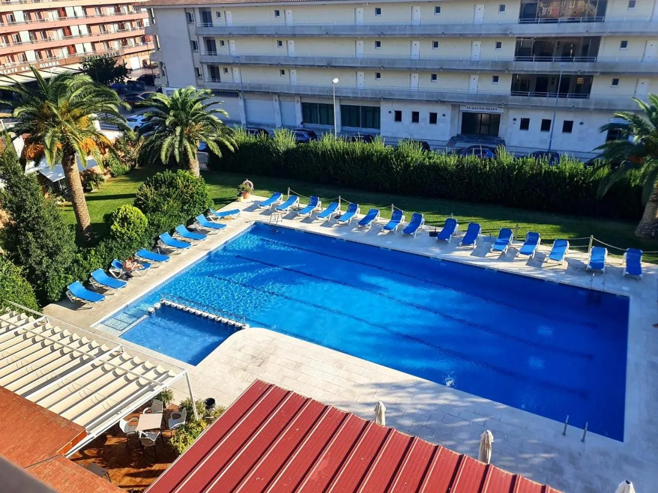 Swimming pool in Payet Apartments