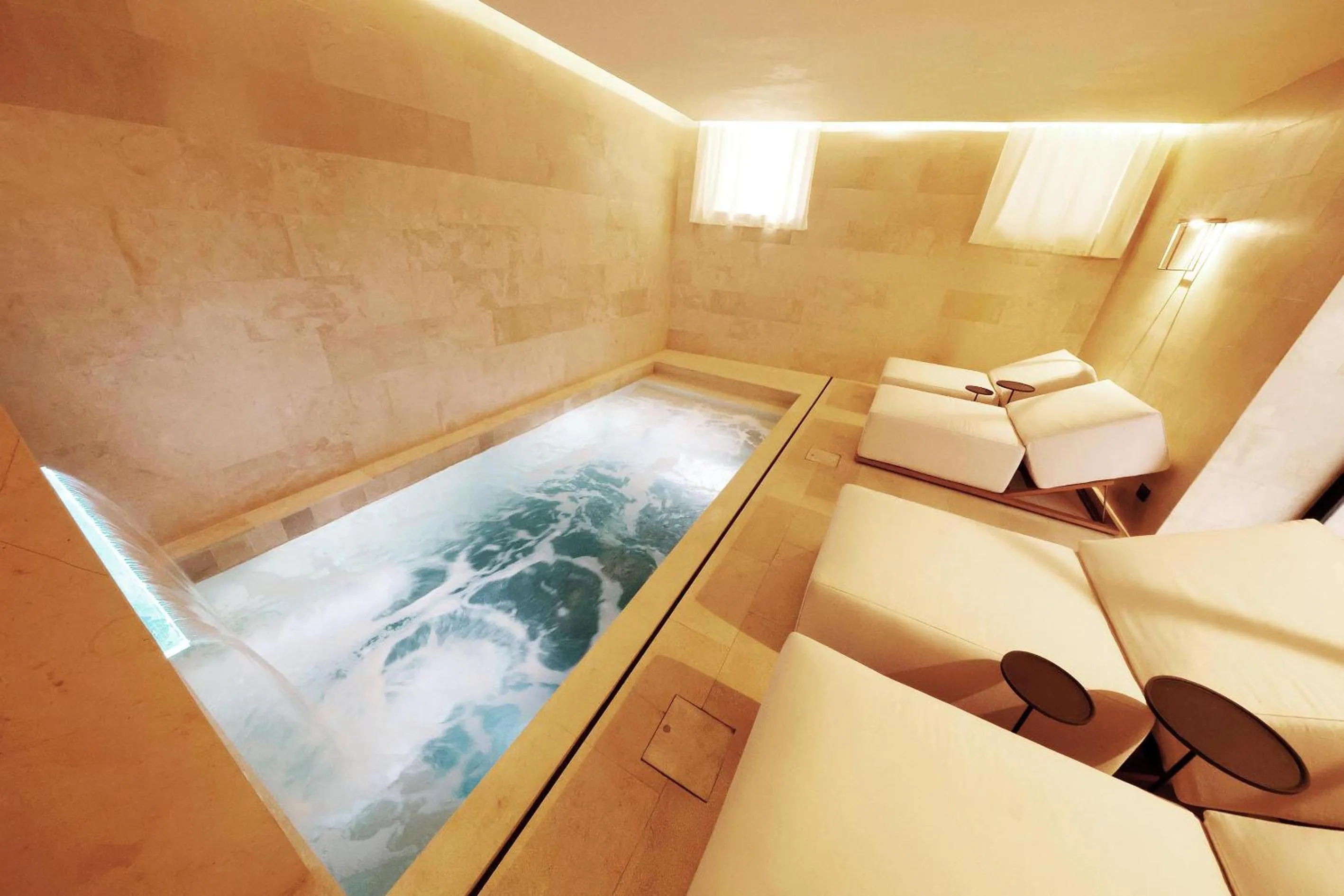 Hot Tub in Casa Nostra Boutique Hotel & Spa