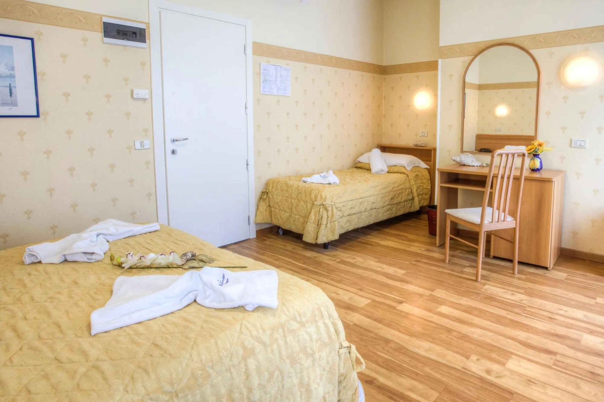 Photo of the whole room, Bed in Hotel San Francisco Spiaggia