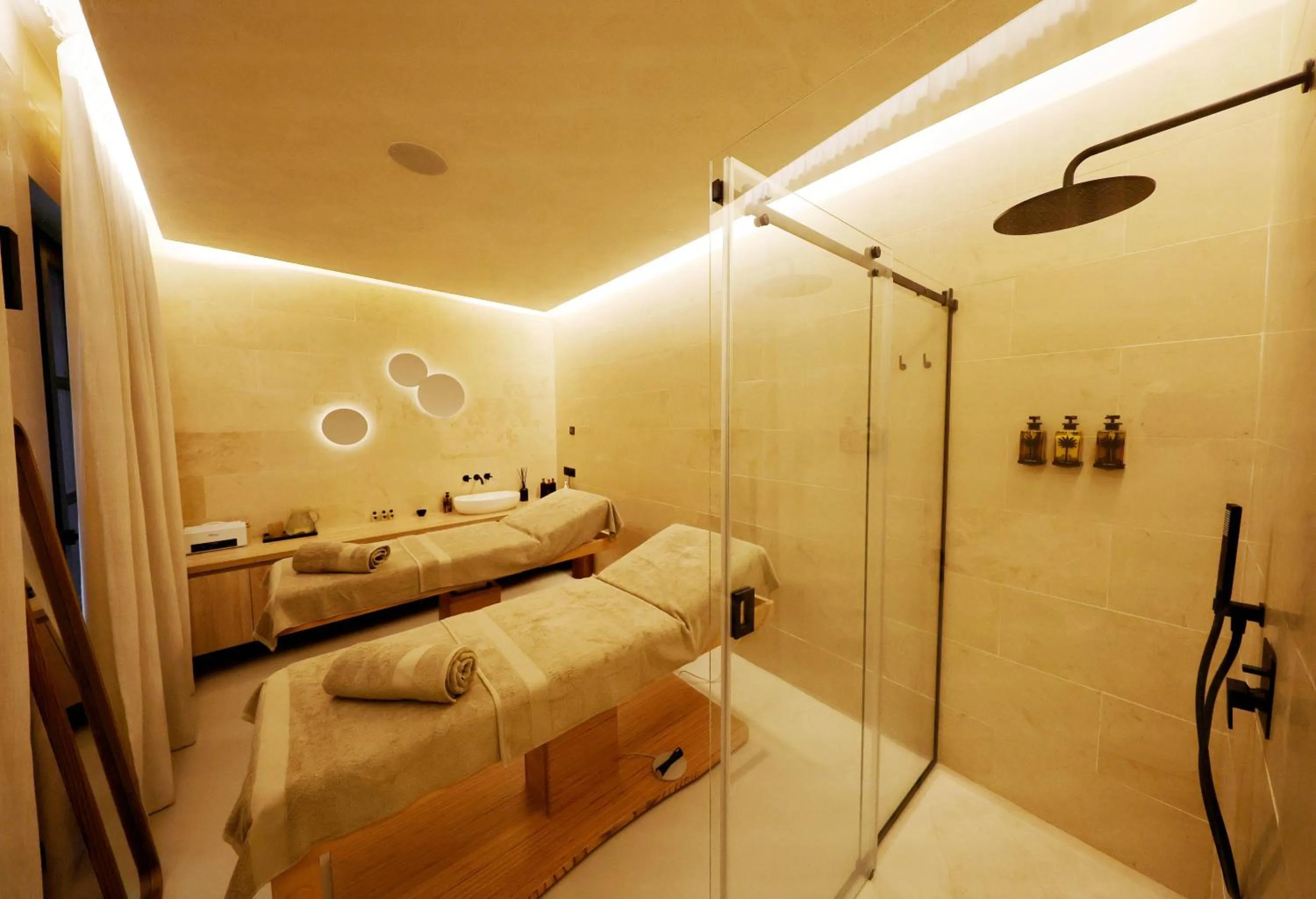 Massage, Bed in Casa Nostra Luxury Suites & Spa
