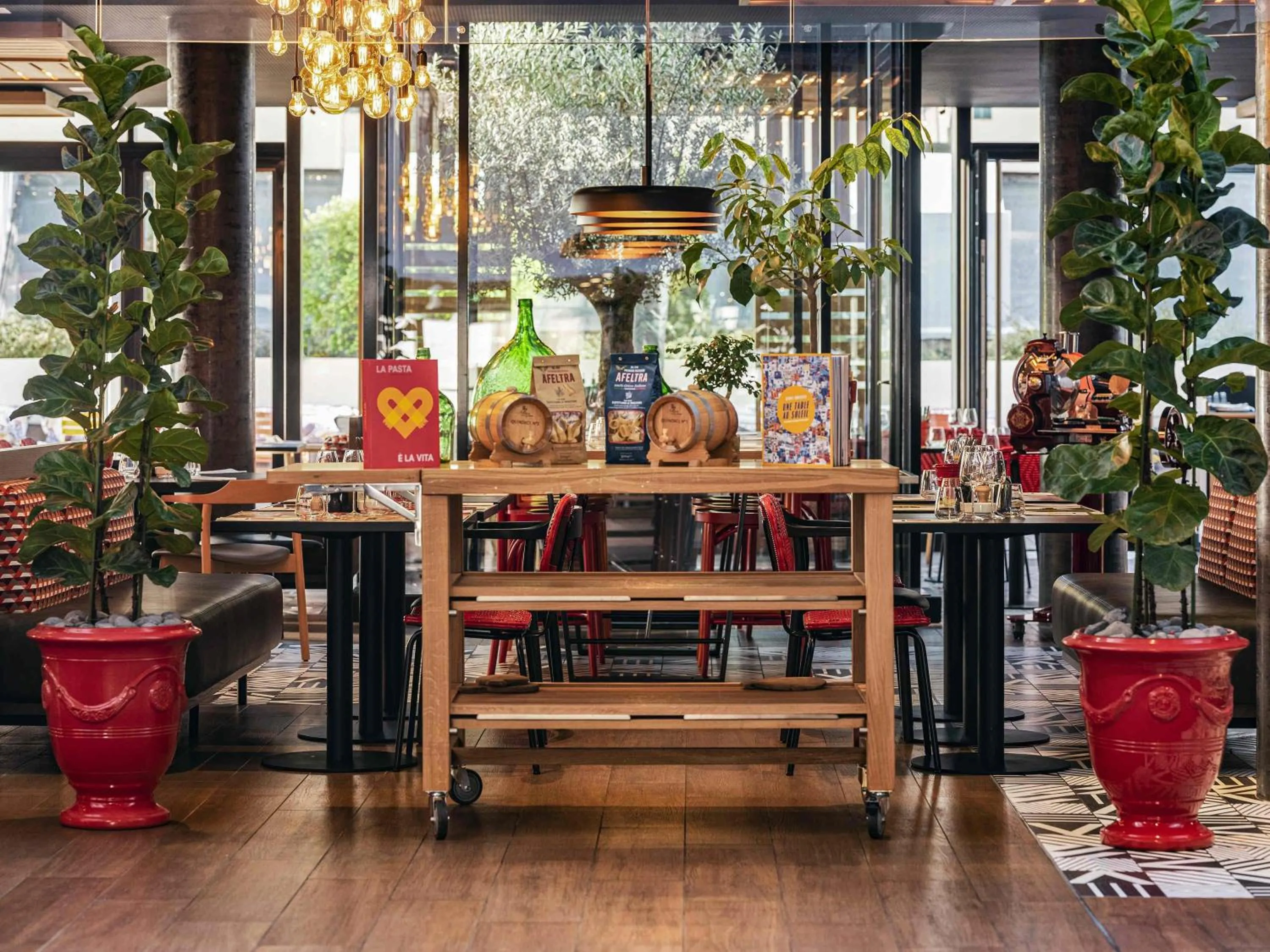 Restaurant/places to eat in Novotel Paris Vaugirard Montparnasse