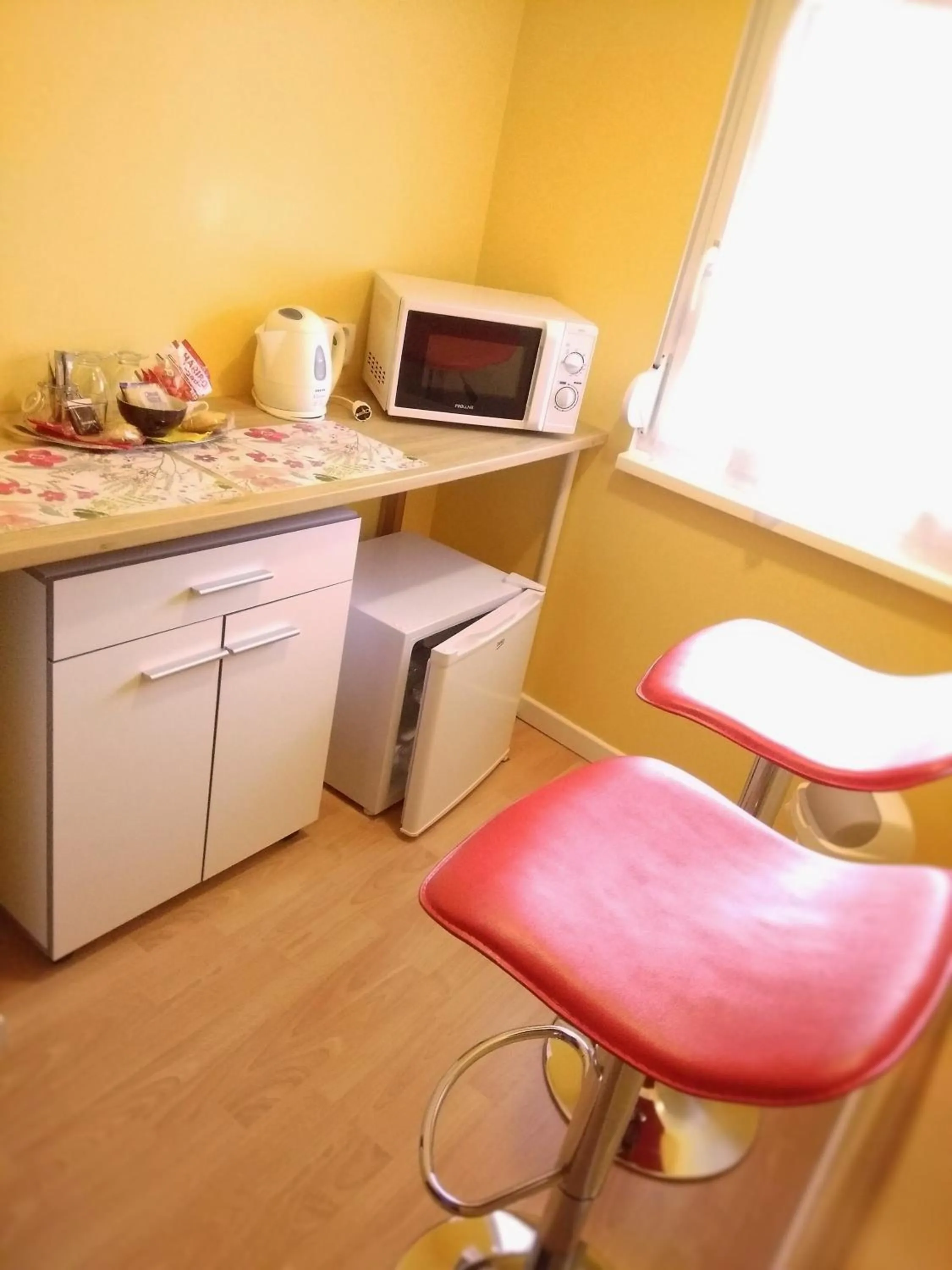 Coffee/tea facilities in La chambre aux hirondelles