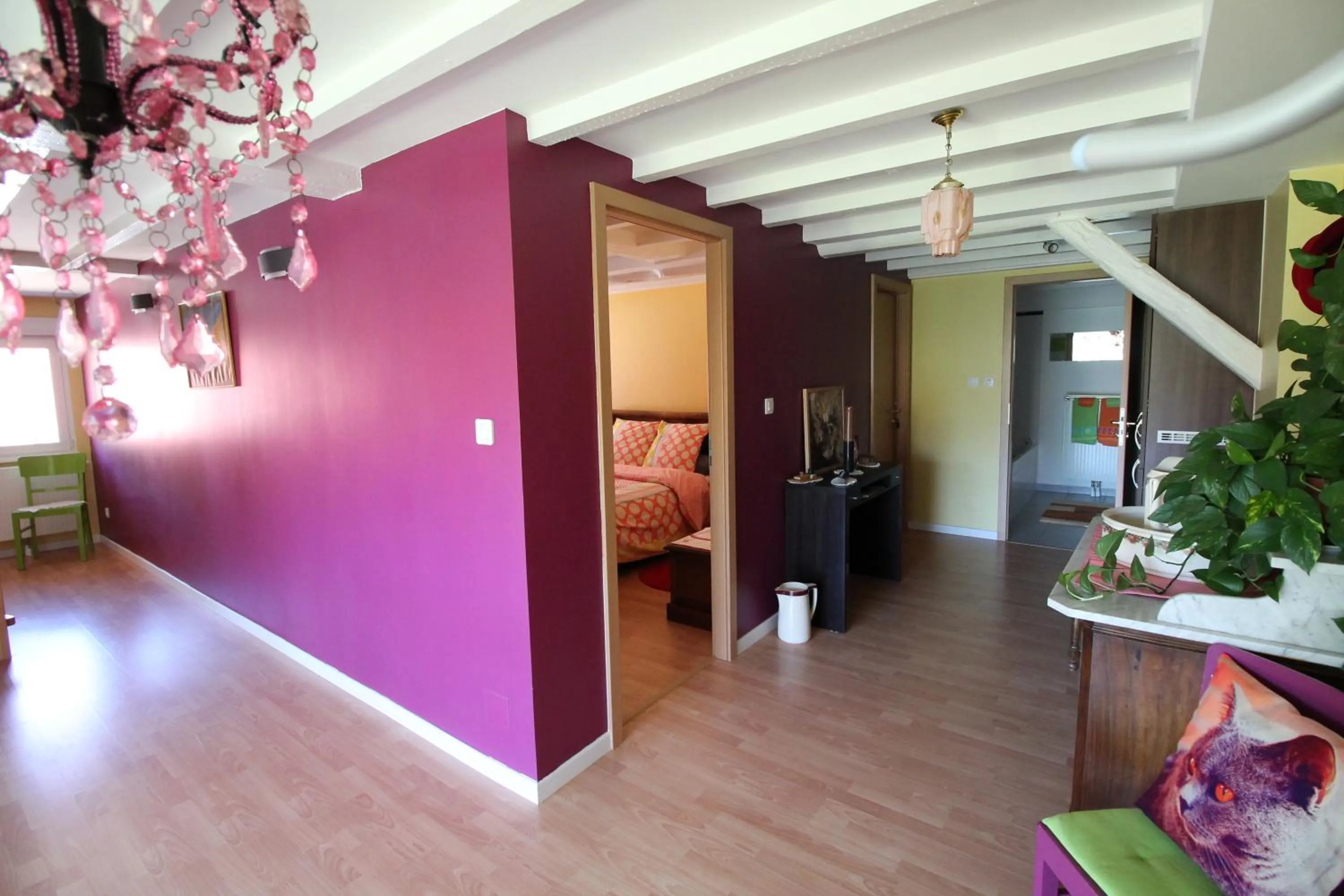 Photo of the whole room in La chambre aux hirondelles