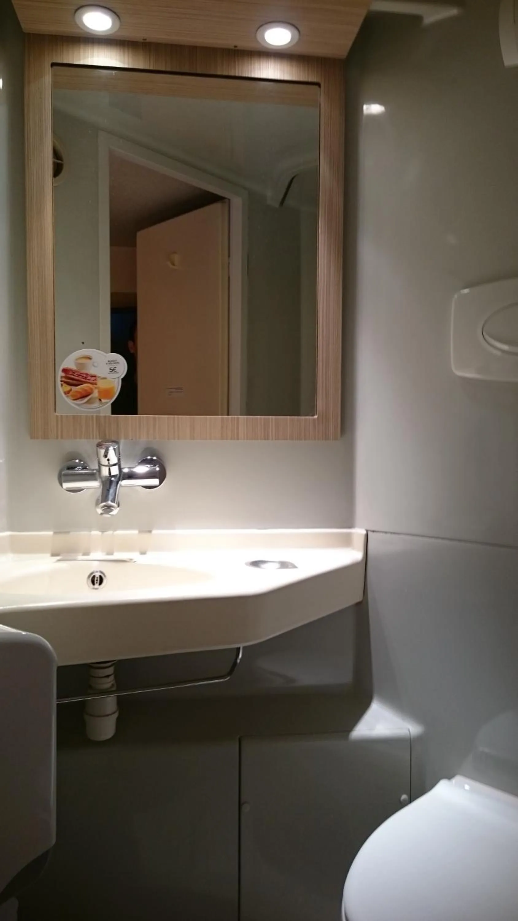 Triple Room (1 Double Bed + 1 Single Bed) in Premiere Classe Bordeaux Eysines-Tour de Gassies