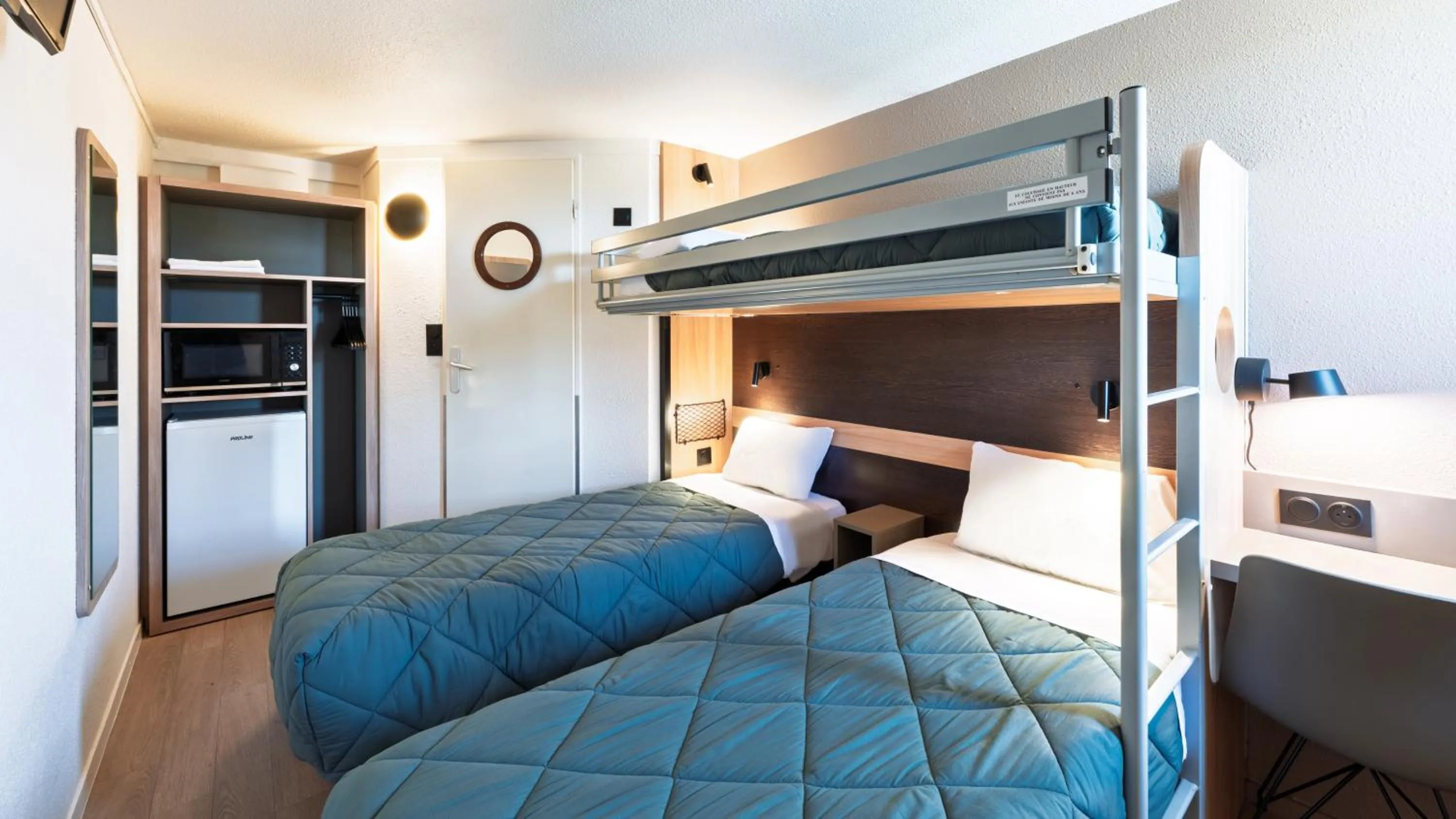 Bed in Premiere Classe Bordeaux Eysines-Tour de Gassies