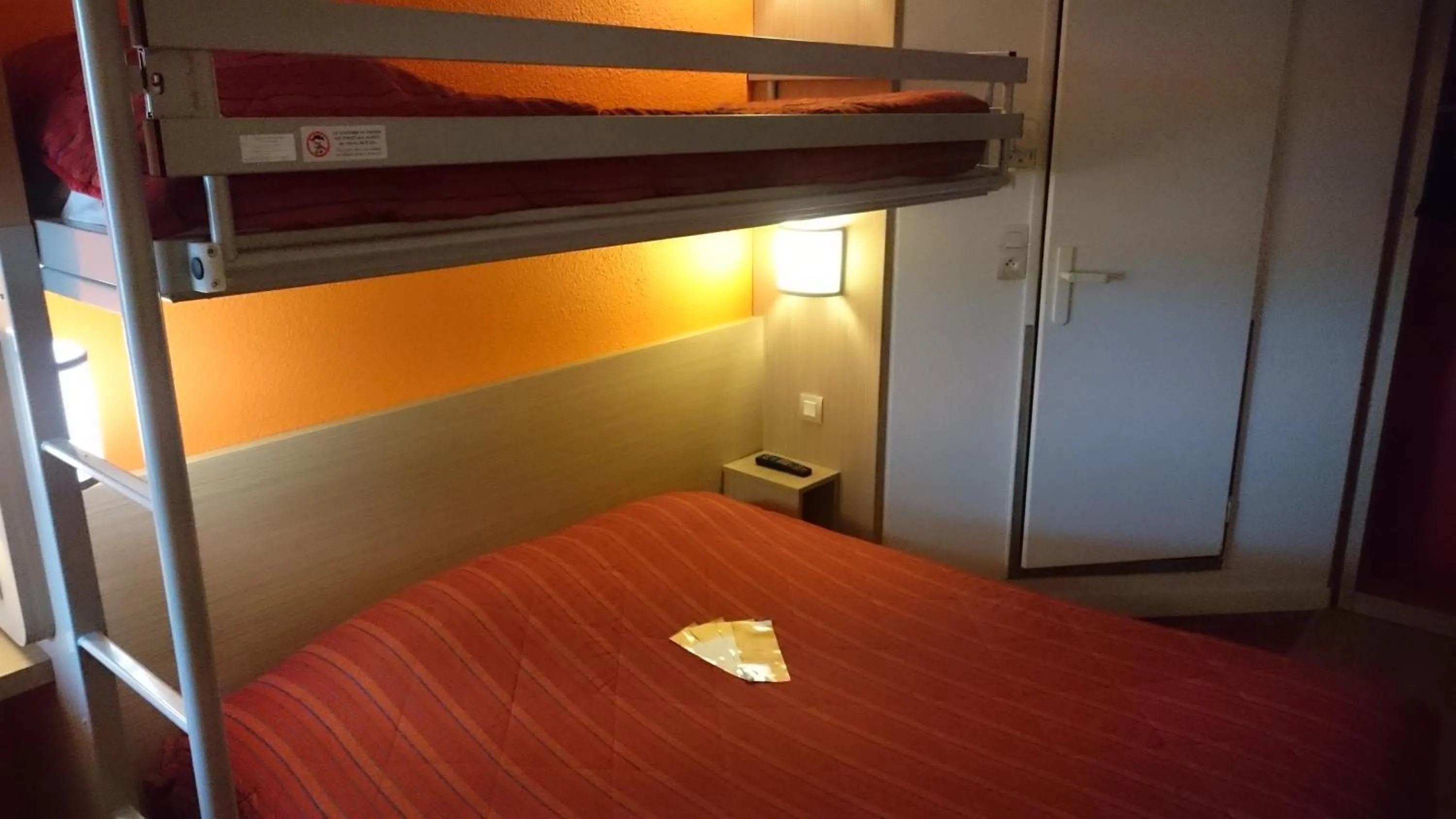 Triple Room (1 Double Bed + 1 Single Bed) in Premiere Classe Bordeaux Eysines-Tour de Gassies