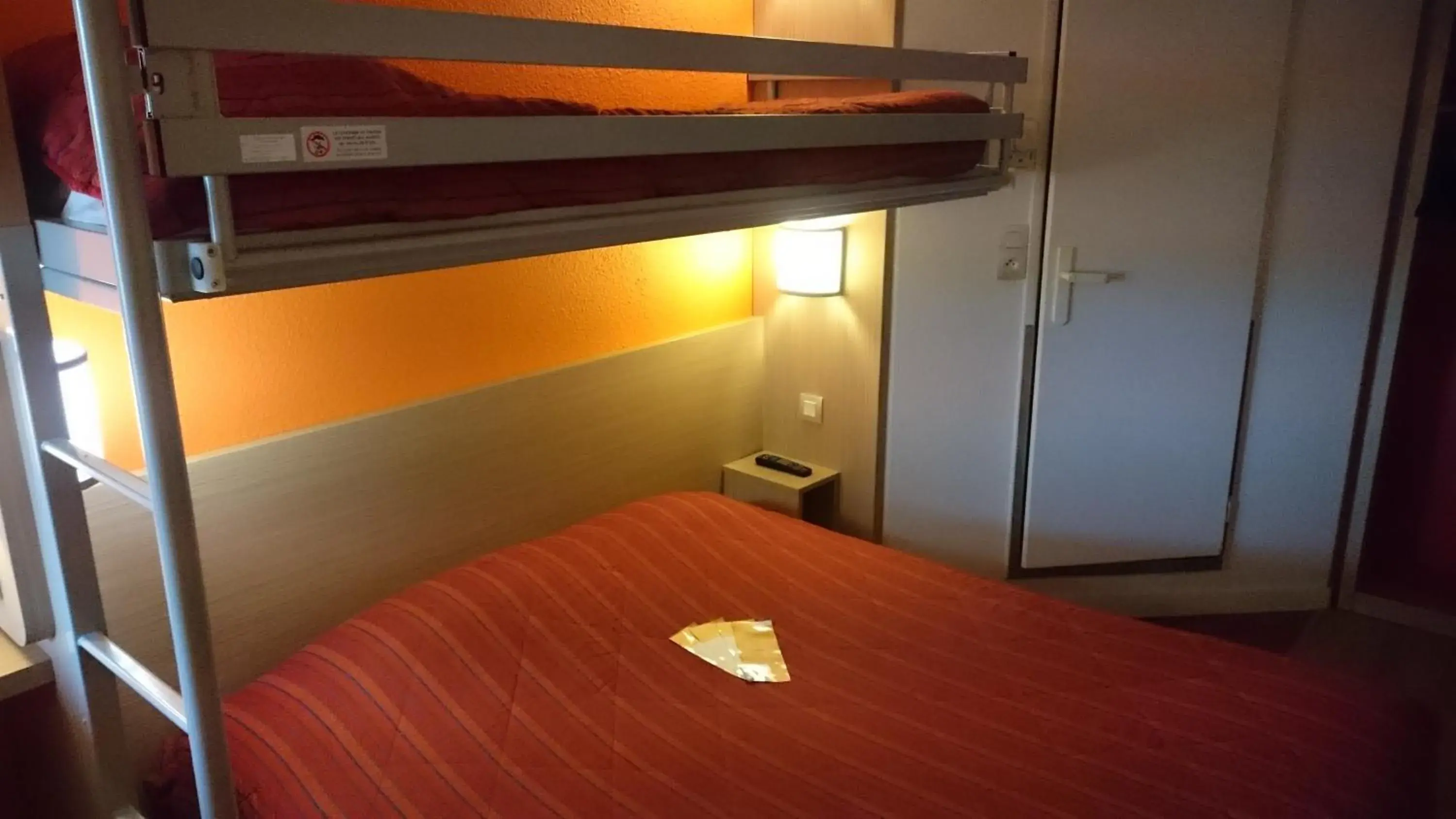 Triple Room (1 Double Bed + 1 Single Bed) in Premiere Classe Bordeaux Eysines-Tour de Gassies Triple Room (1 Double Bed + 1 Single Bed) in Premiere Classe Bordeaux Eysines-Tour de Gassies