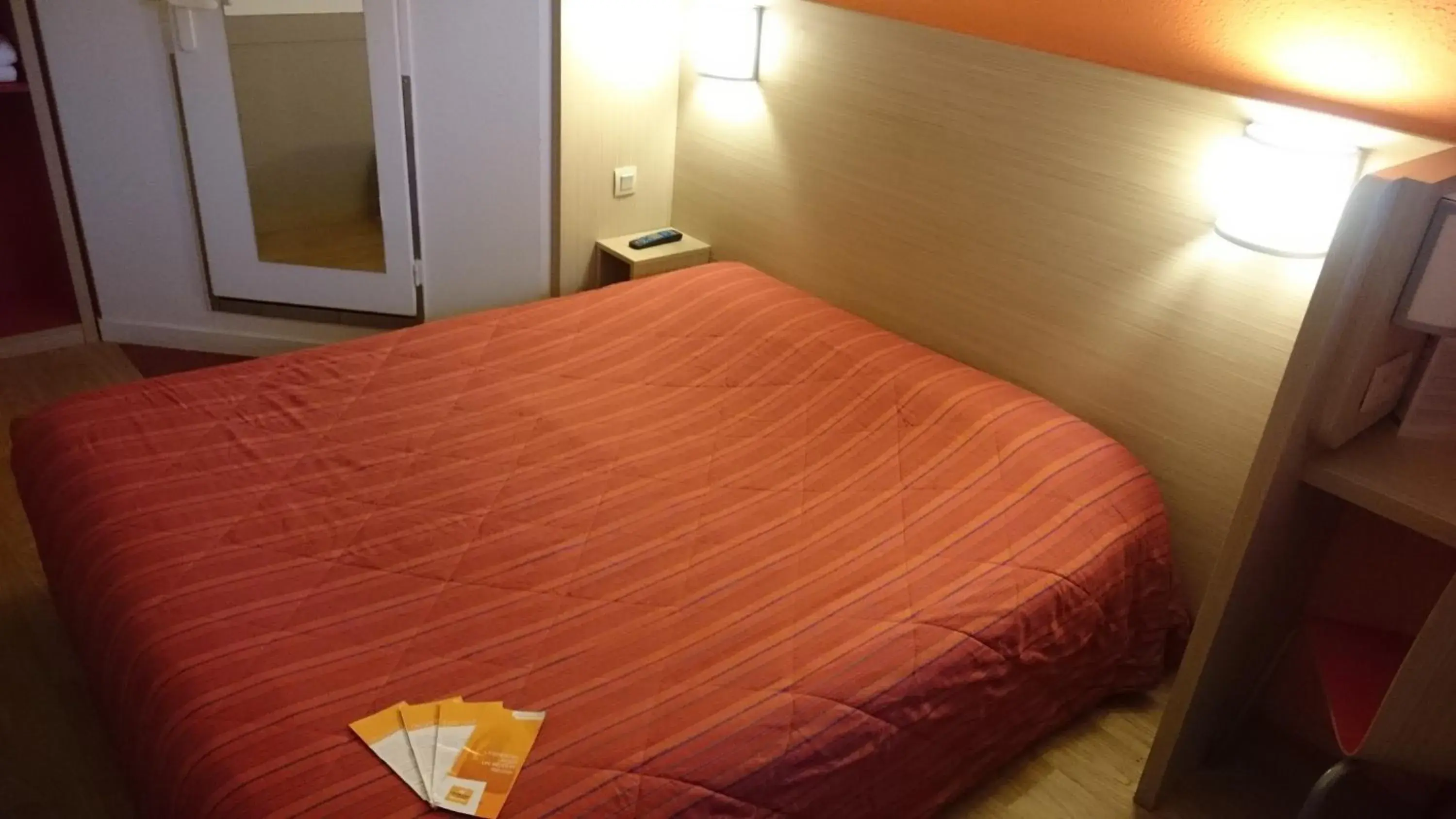 Double Room in Premiere Classe Bordeaux Eysines-Tour de Gassies Double Room in Premiere Classe Bordeaux Eysines-Tour de Gassies