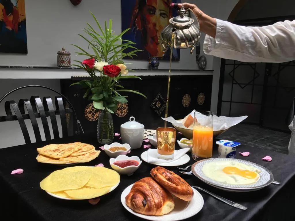 Breakfast in La Voûte Étoilée