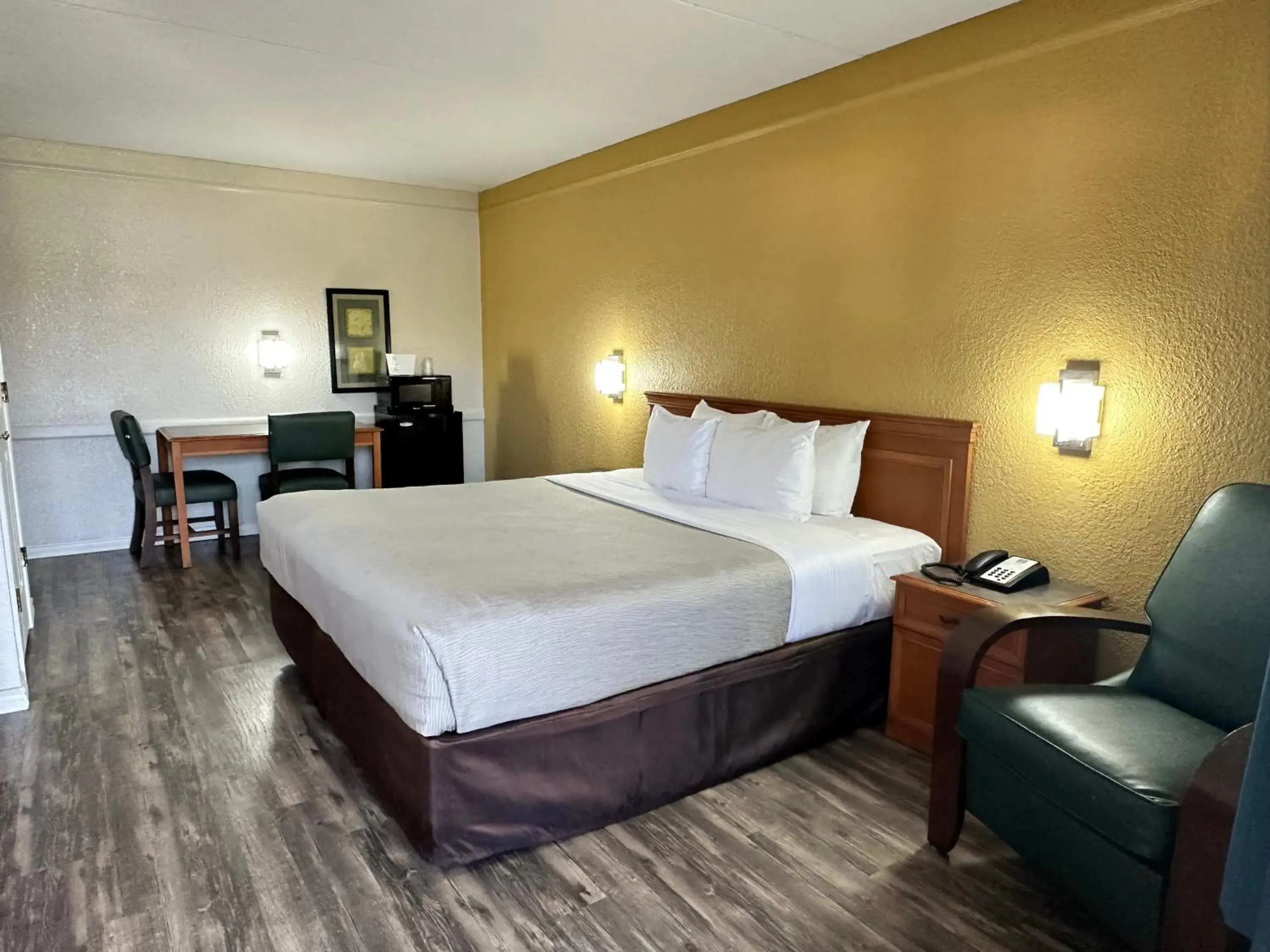 Bedroom, Bed in Quality Inn Nacogdoches Near University Bedroom, Bed in Quality Inn Nacogdoches Near University