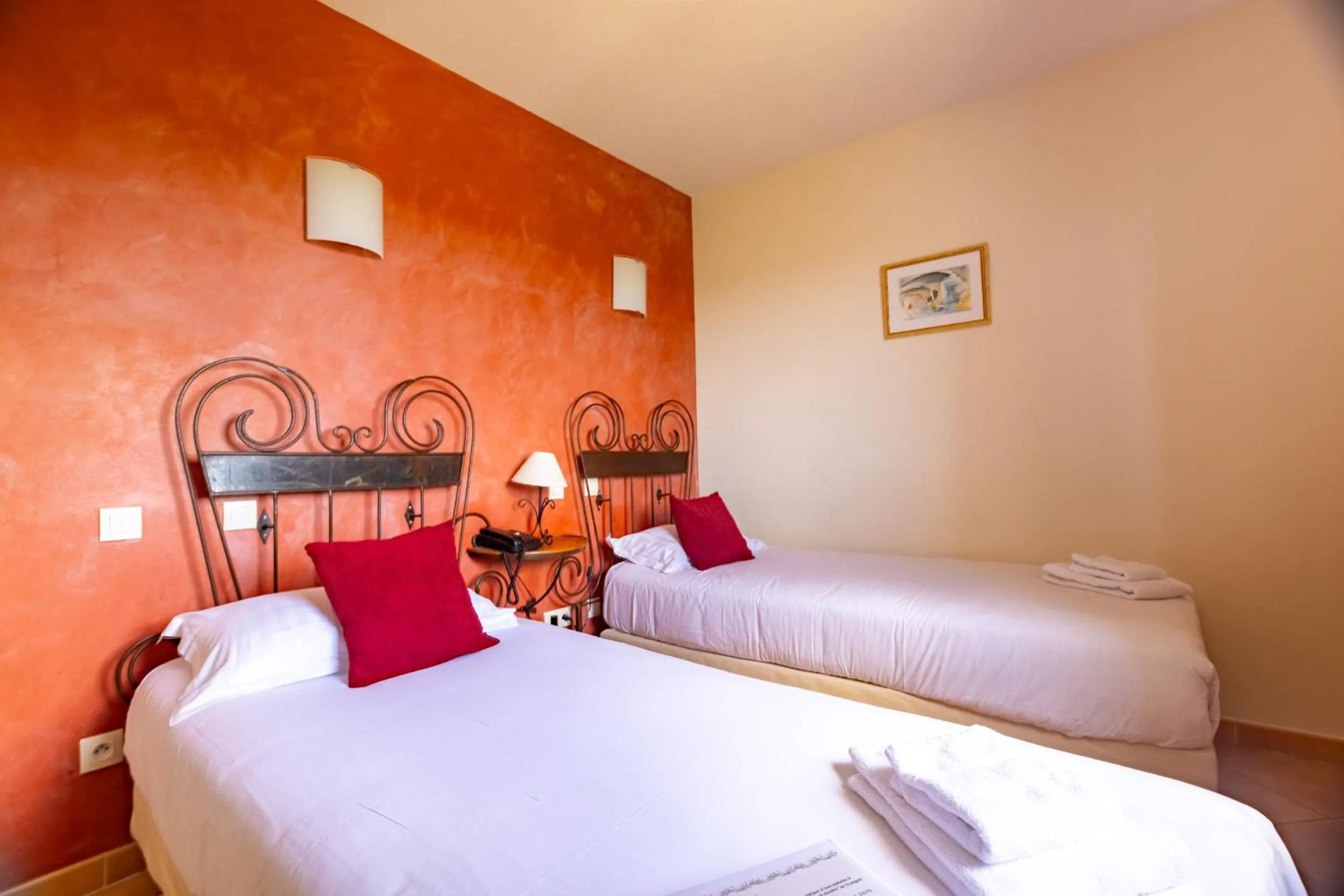 Standard Twin Room in Hotel Restaurant Le Gardon - Pont du Gard