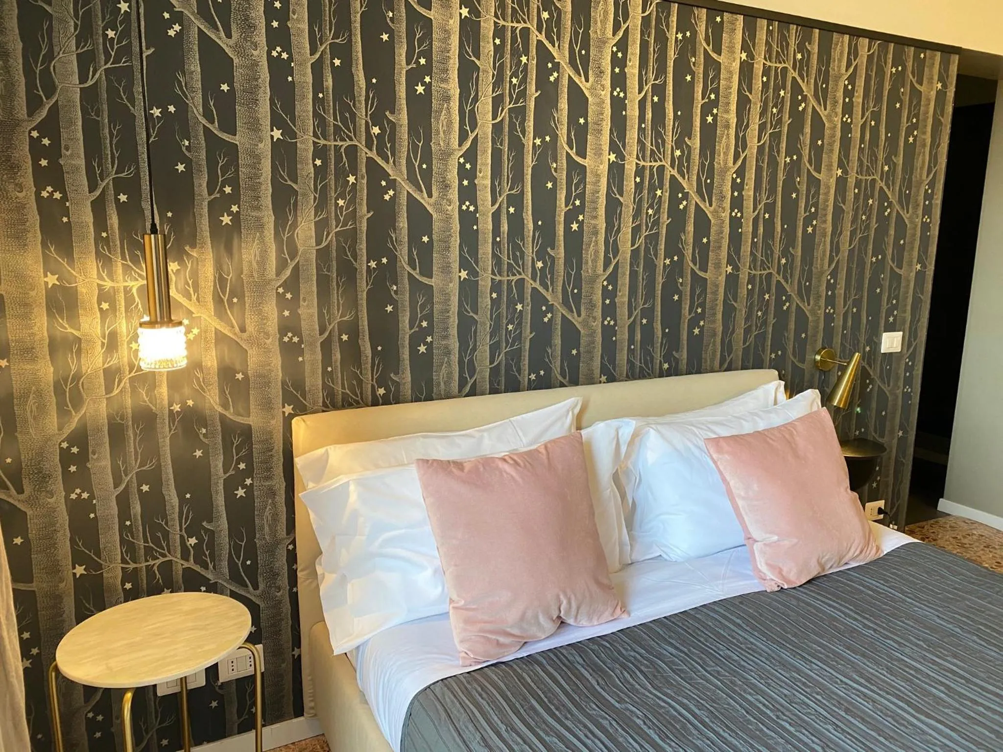 Bed in Cavour Urban Rooms by GHOR