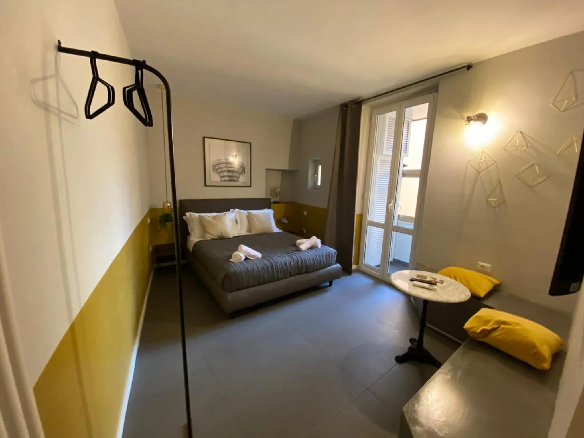 Bed in Cavour Urban Rooms by GHOR