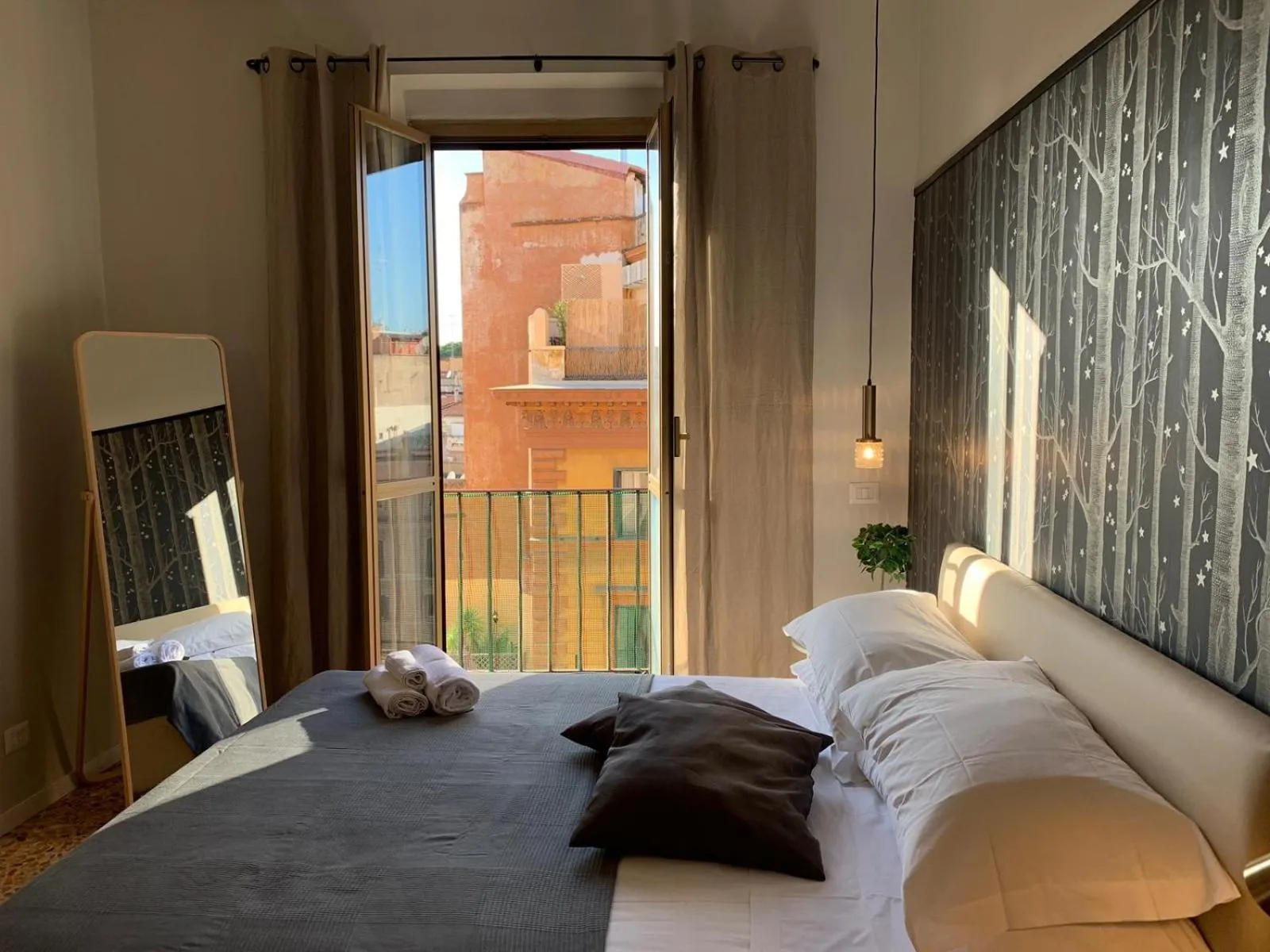 Bed in Cavour Urban Rooms by GHOR