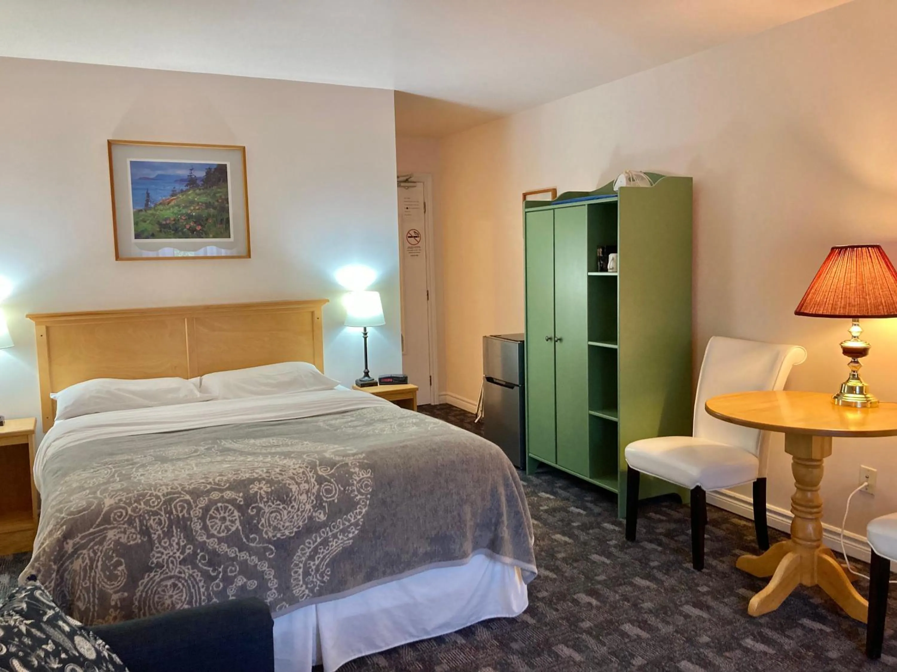 Bed in Castle Rock Country Inn