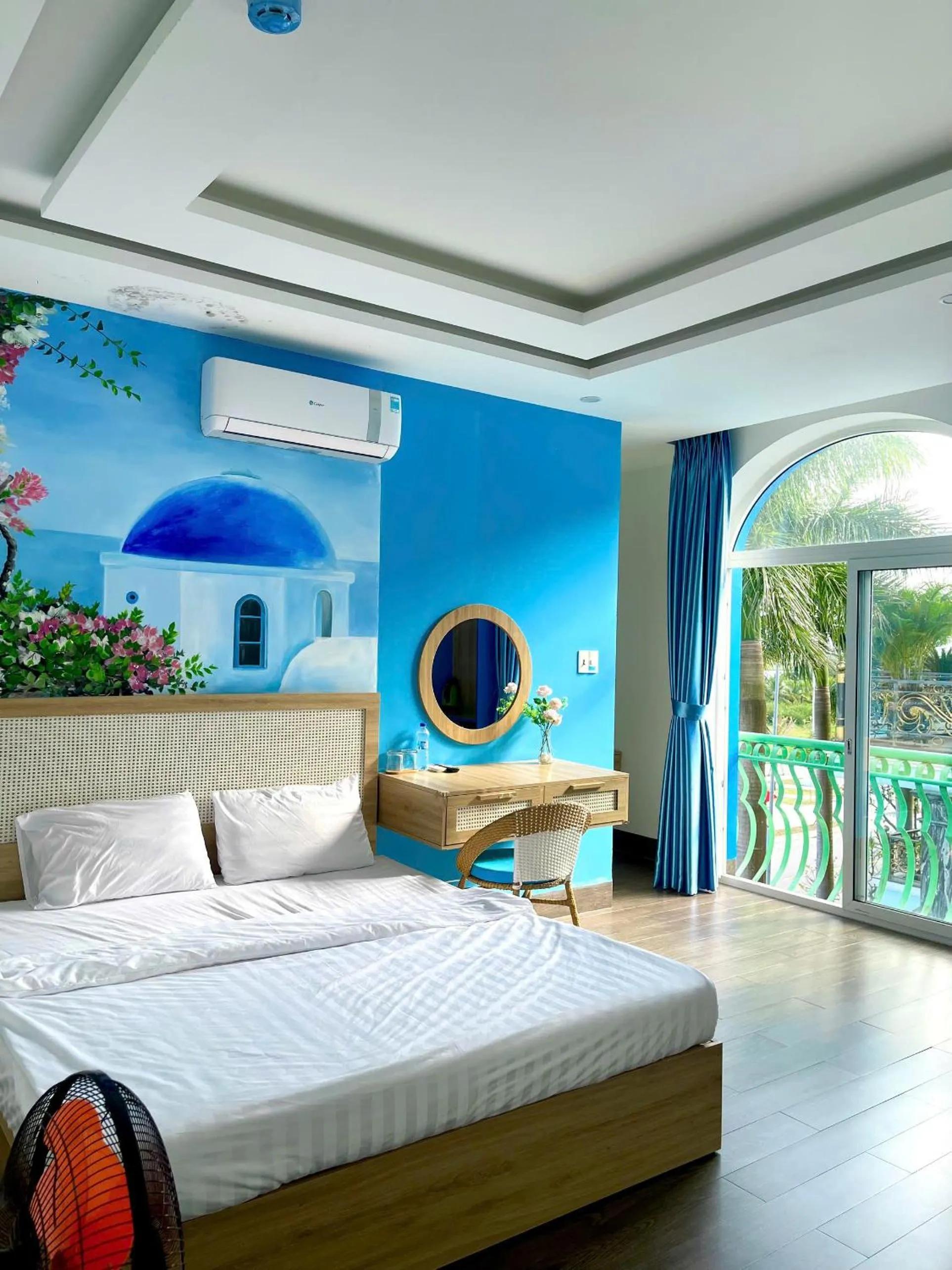 Bed in Santorini House and Coffee