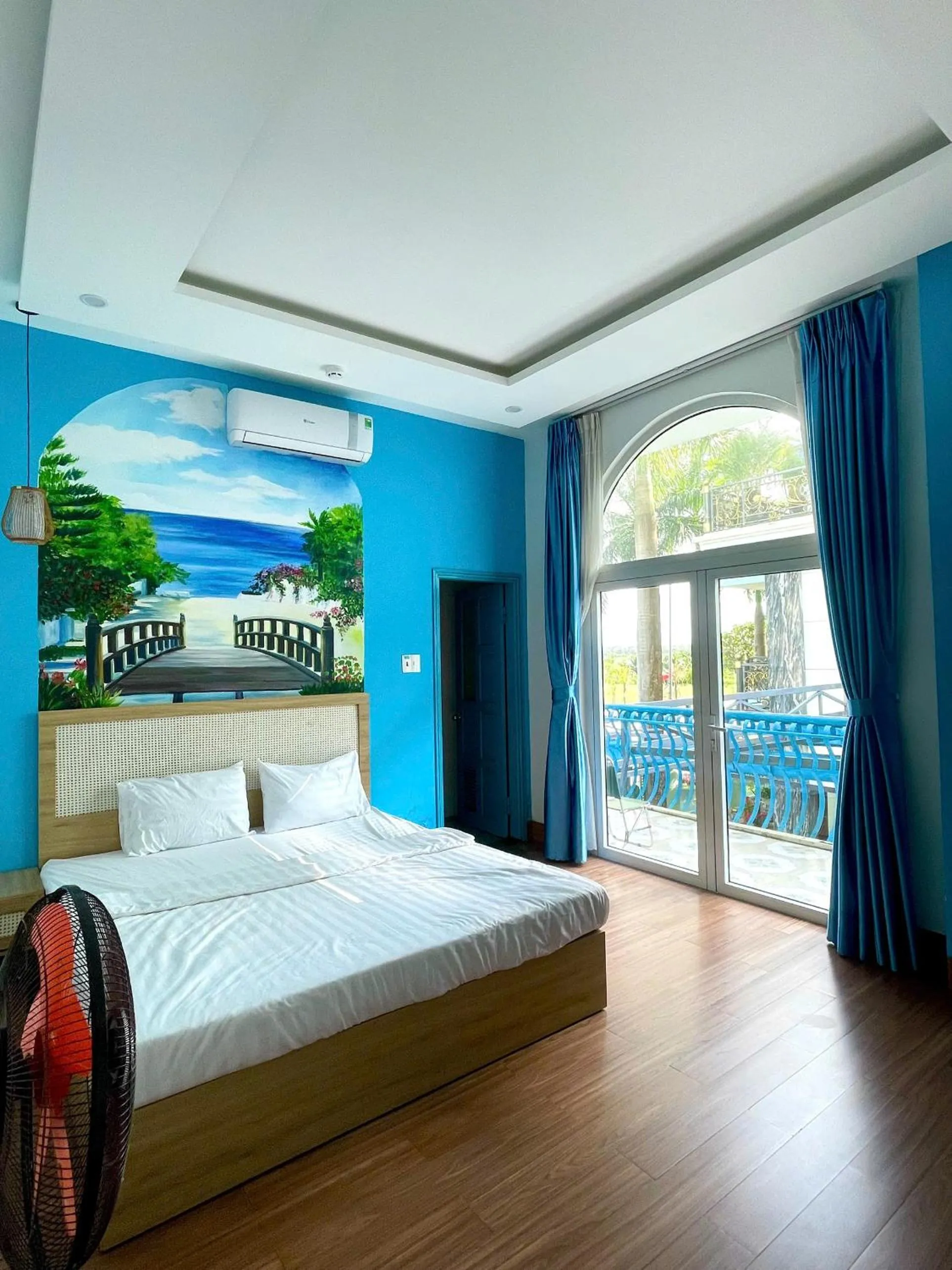 Bed in Santorini House and Coffee