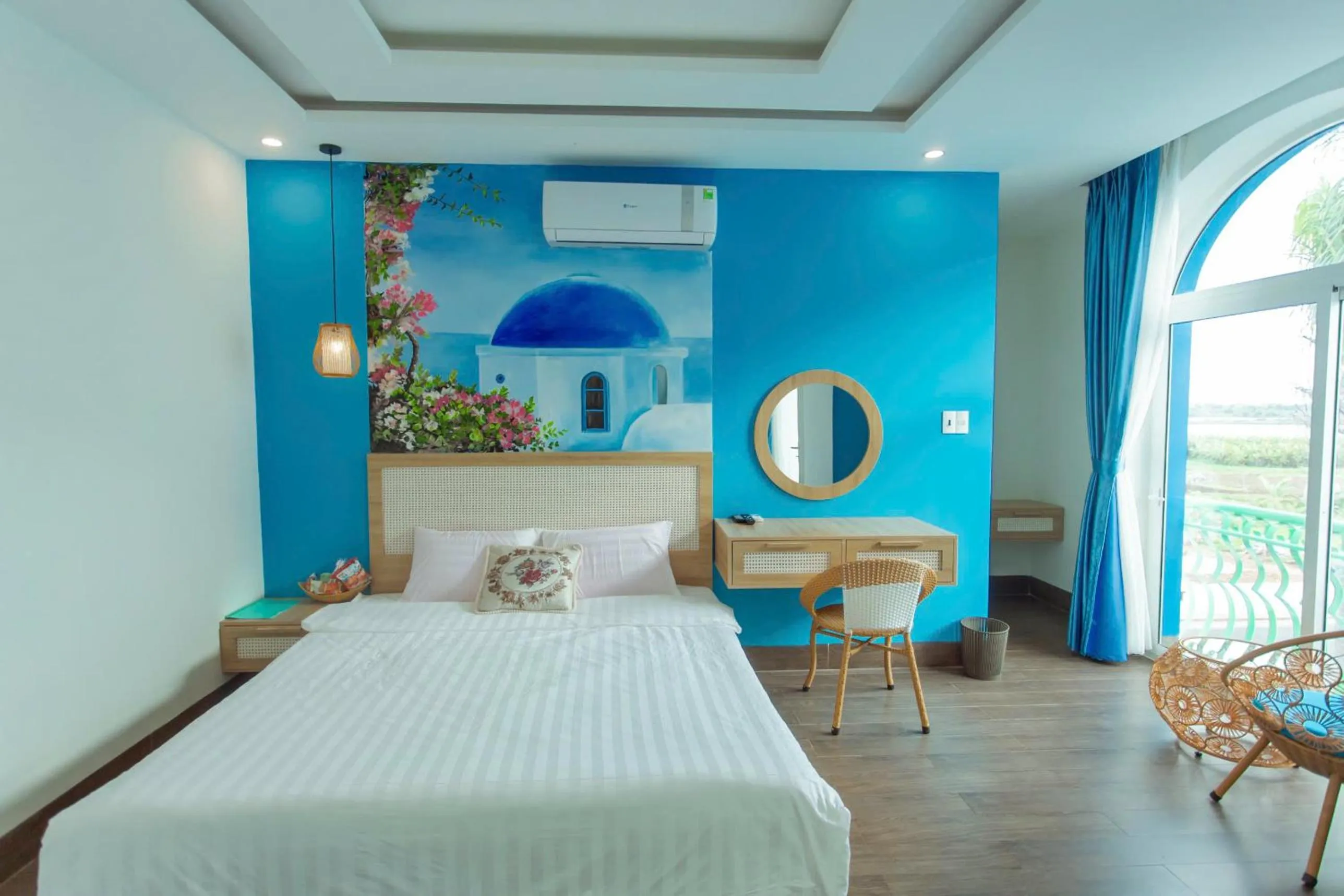 Bed in Santorini House and Coffee