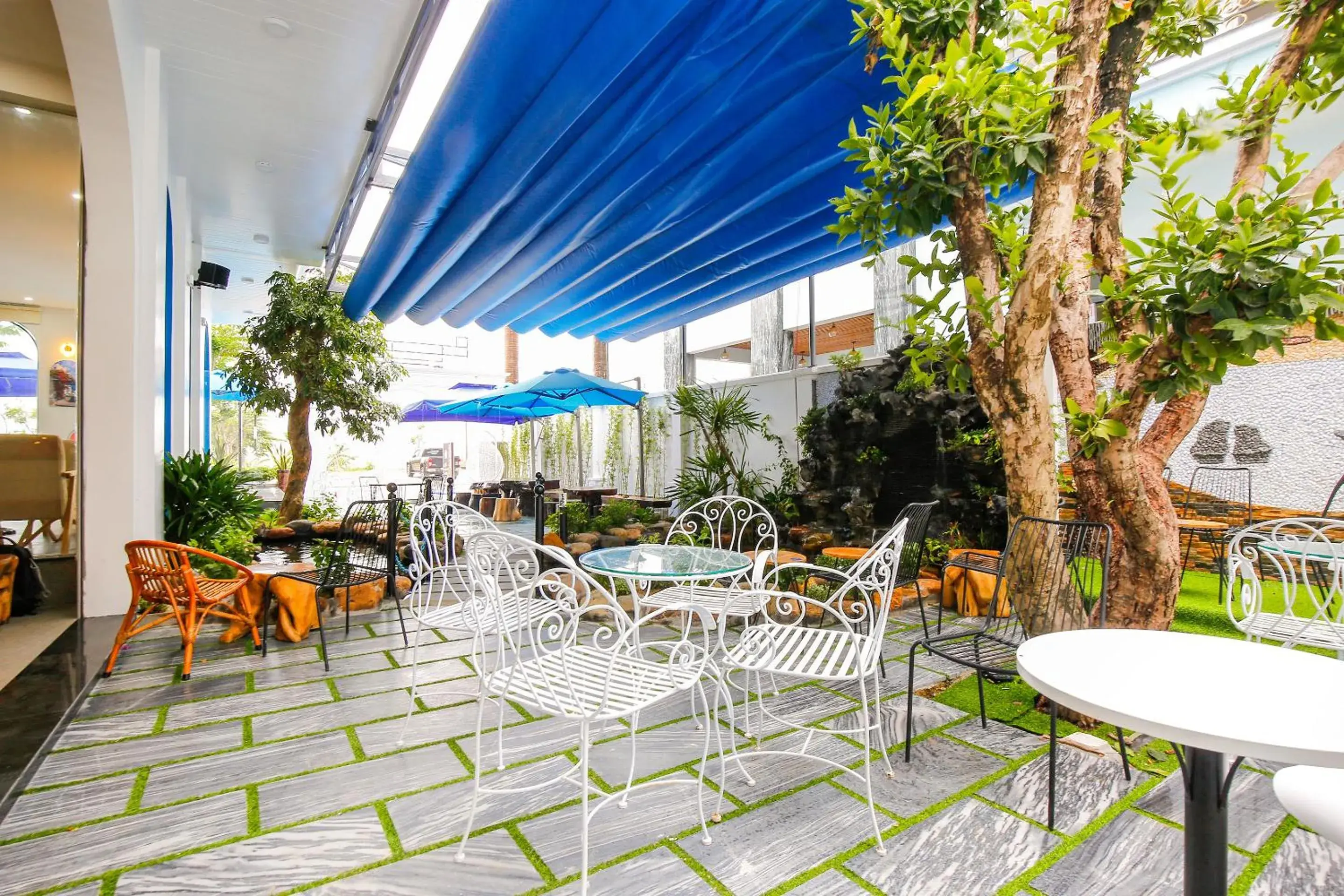 Lounge or bar in Santorini House and Coffee Lounge or bar in Santorini House and Coffee