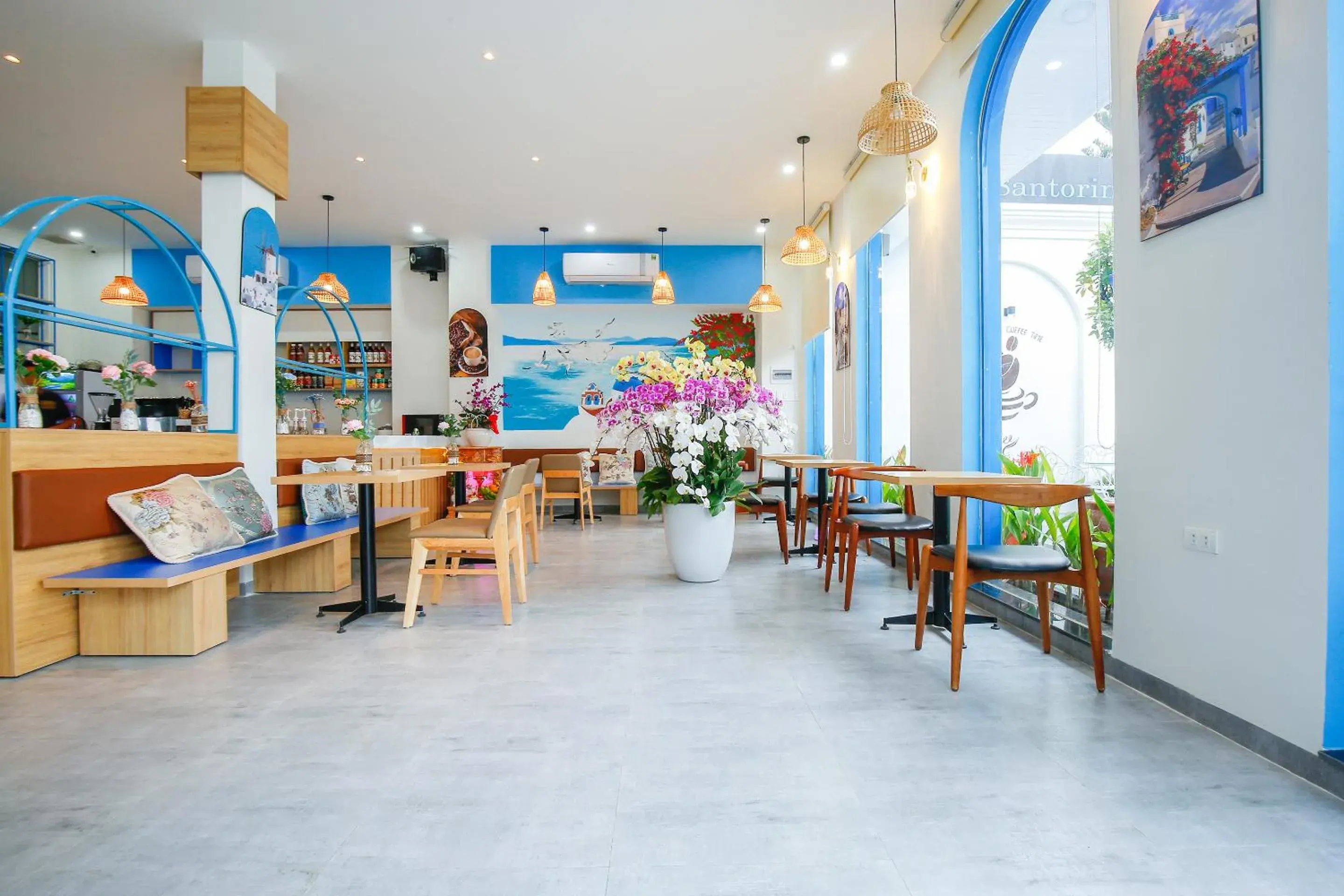 Lounge or bar in Santorini House and Coffee Lounge or bar in Santorini House and Coffee