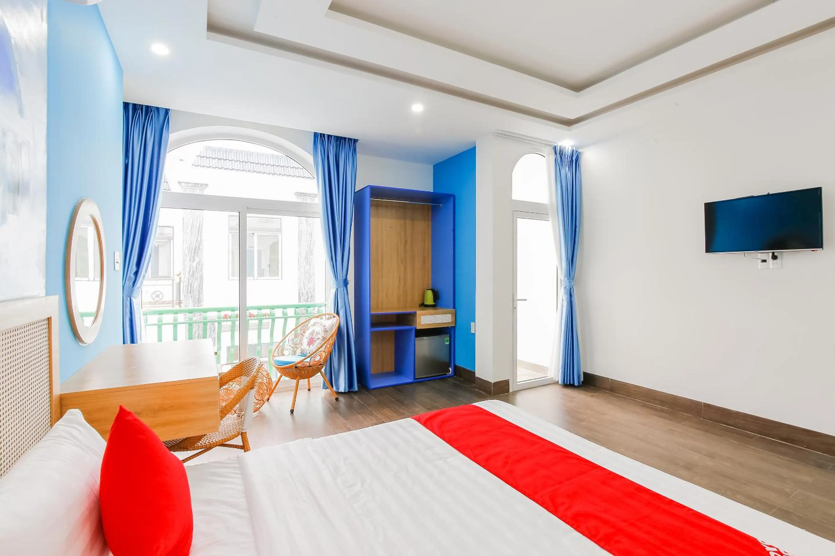 Photo of the whole room, Bed in Santorini House and Coffee