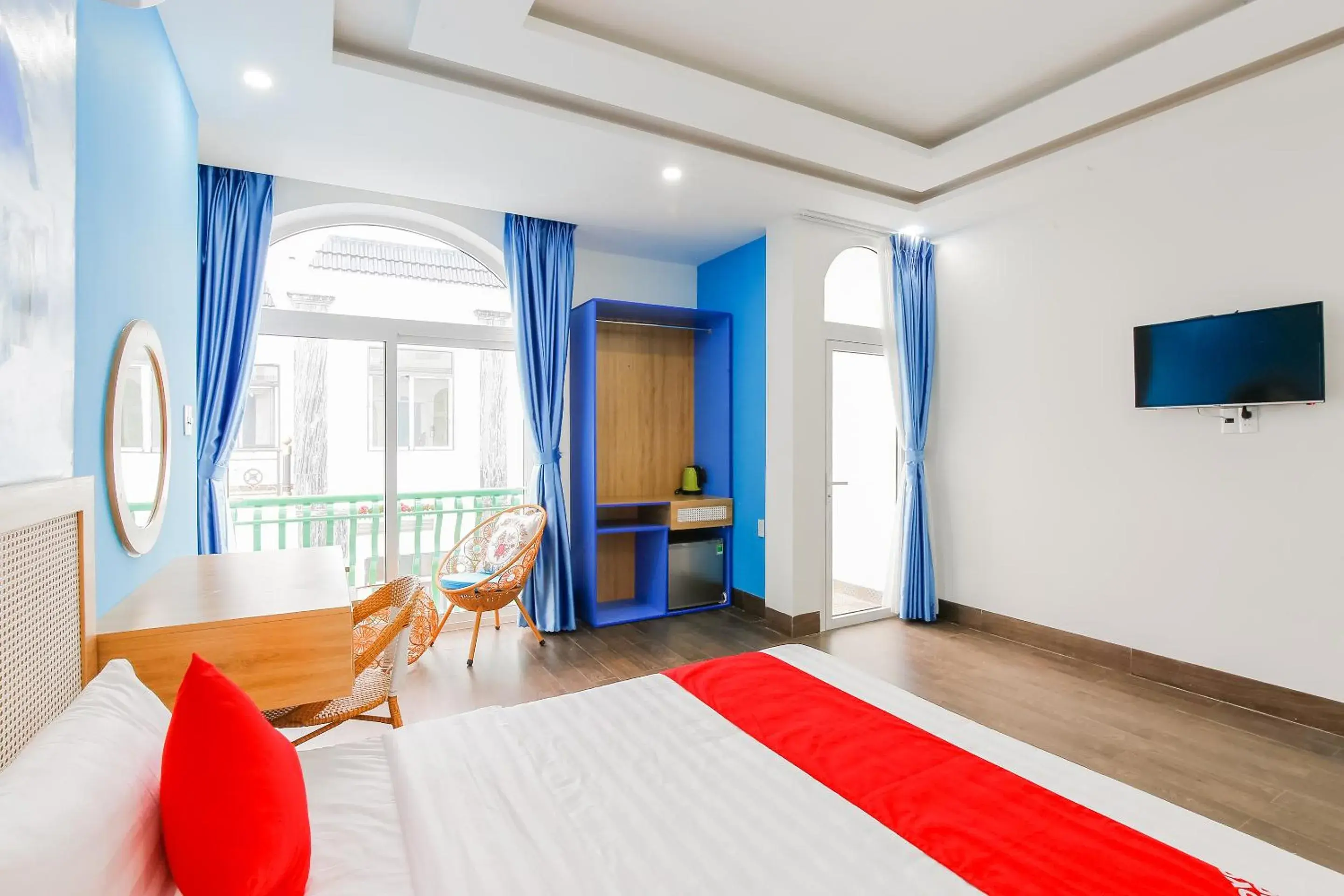 Photo of the whole room, Bed in Santorini House and Coffee Photo of the whole room, Bed in Santorini House and Coffee